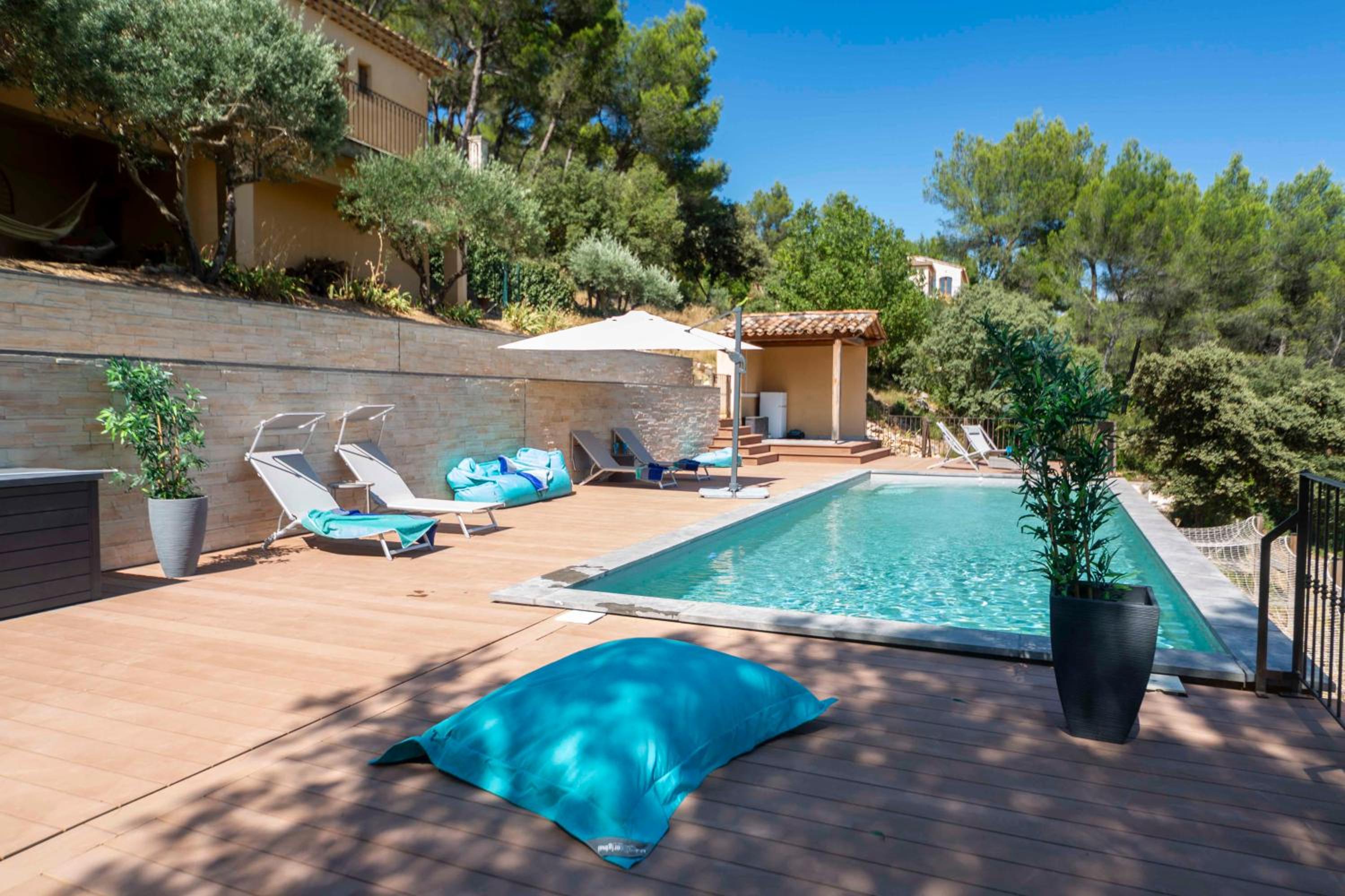 Independent Panoramic Studio with Pool - Le Tholonet