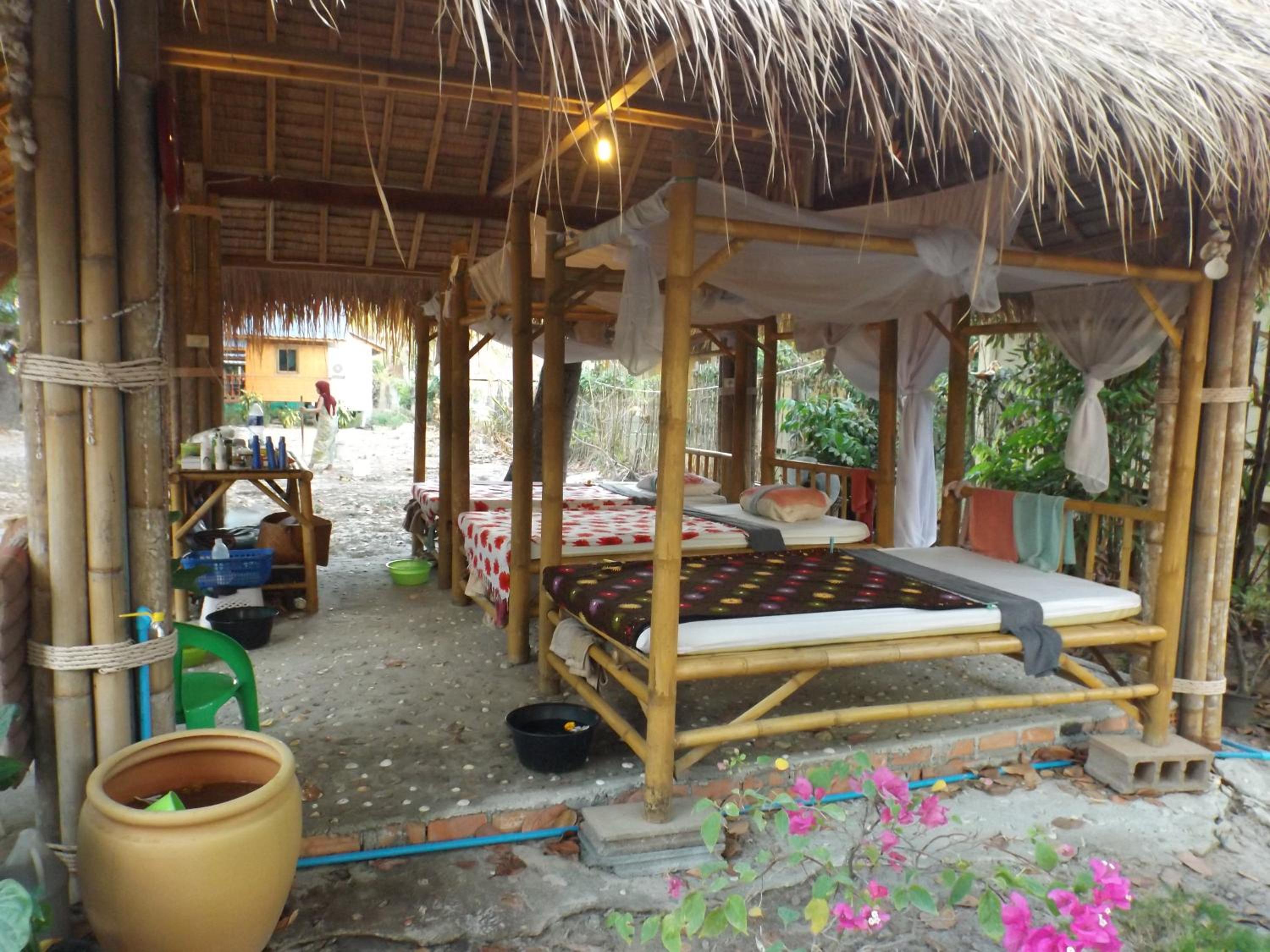 Lanta Long Beach Hostel