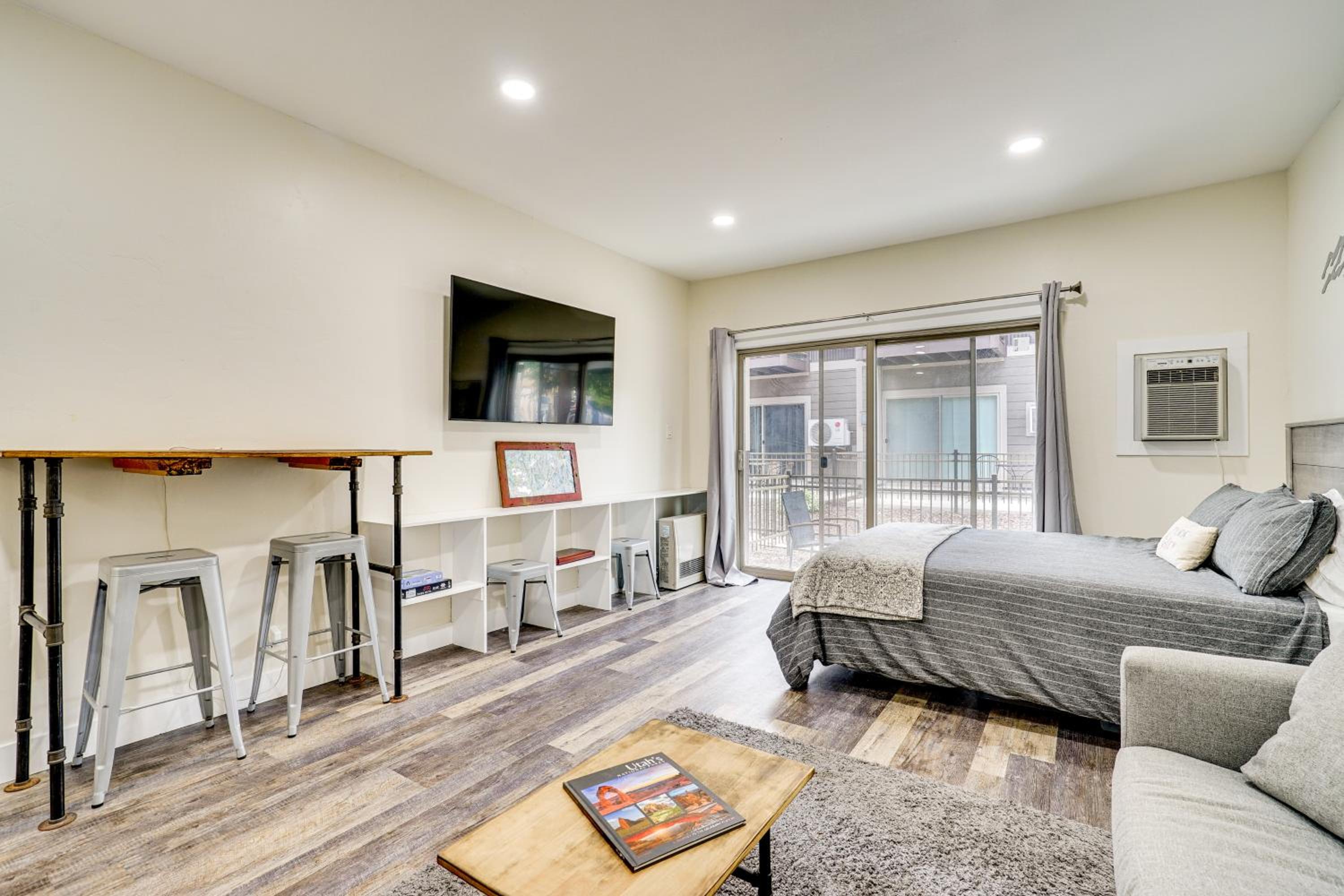 2 Mi to the Slopes! Park City Condo with Hot Tub