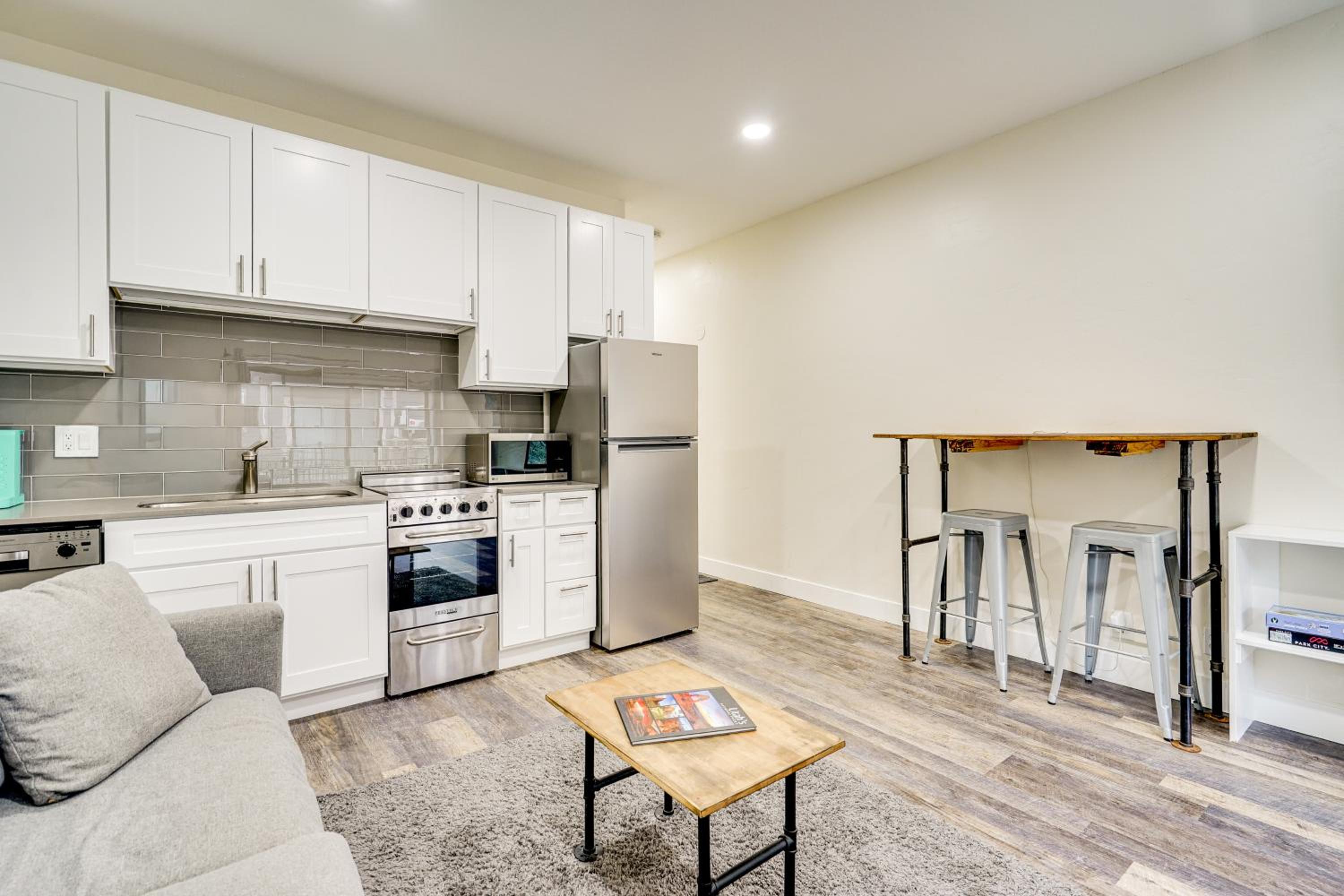 2 Mi to the Slopes! Park City Condo with Hot Tub