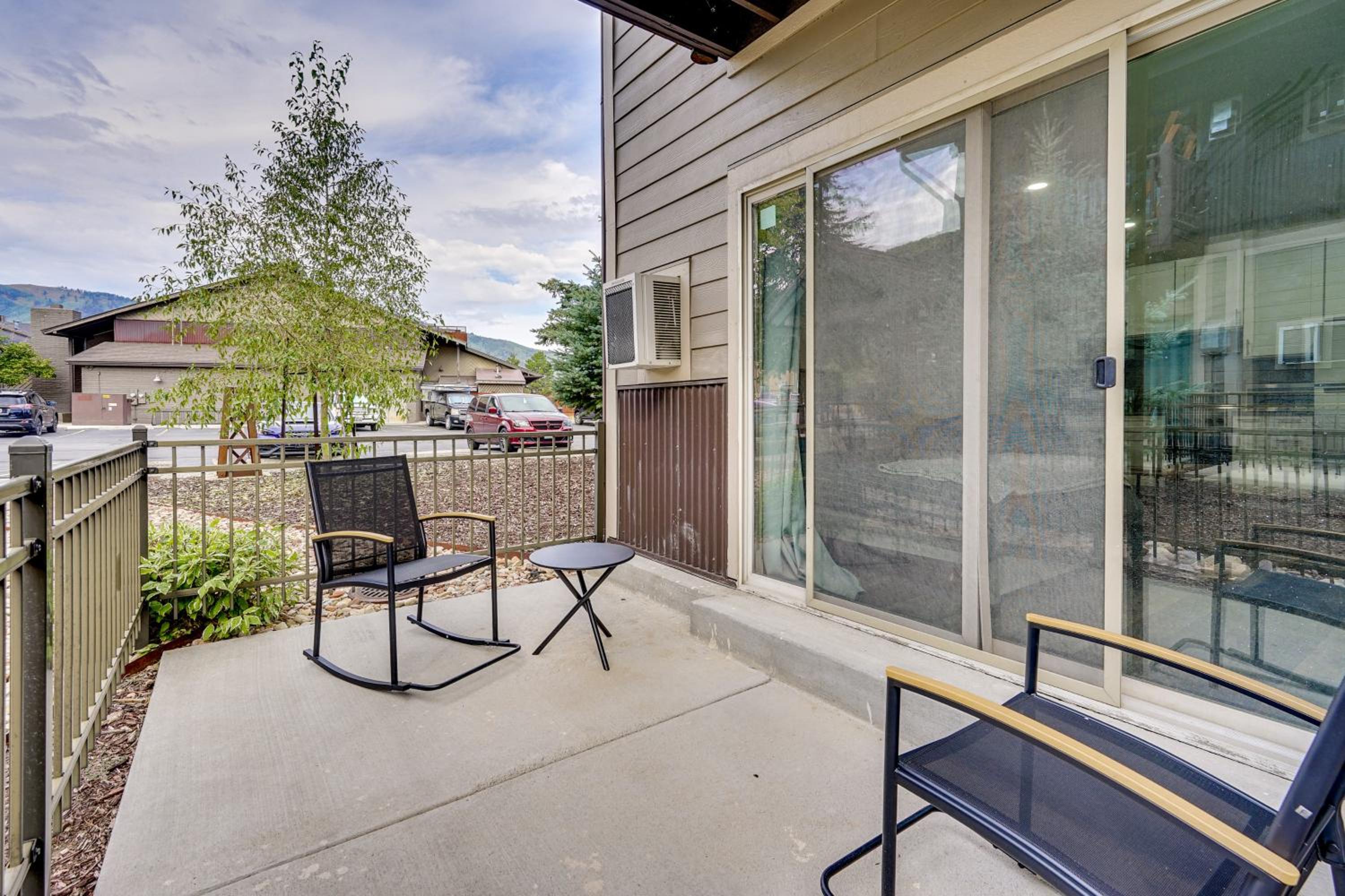 2 Mi to the Slopes! Park City Condo with Hot Tub