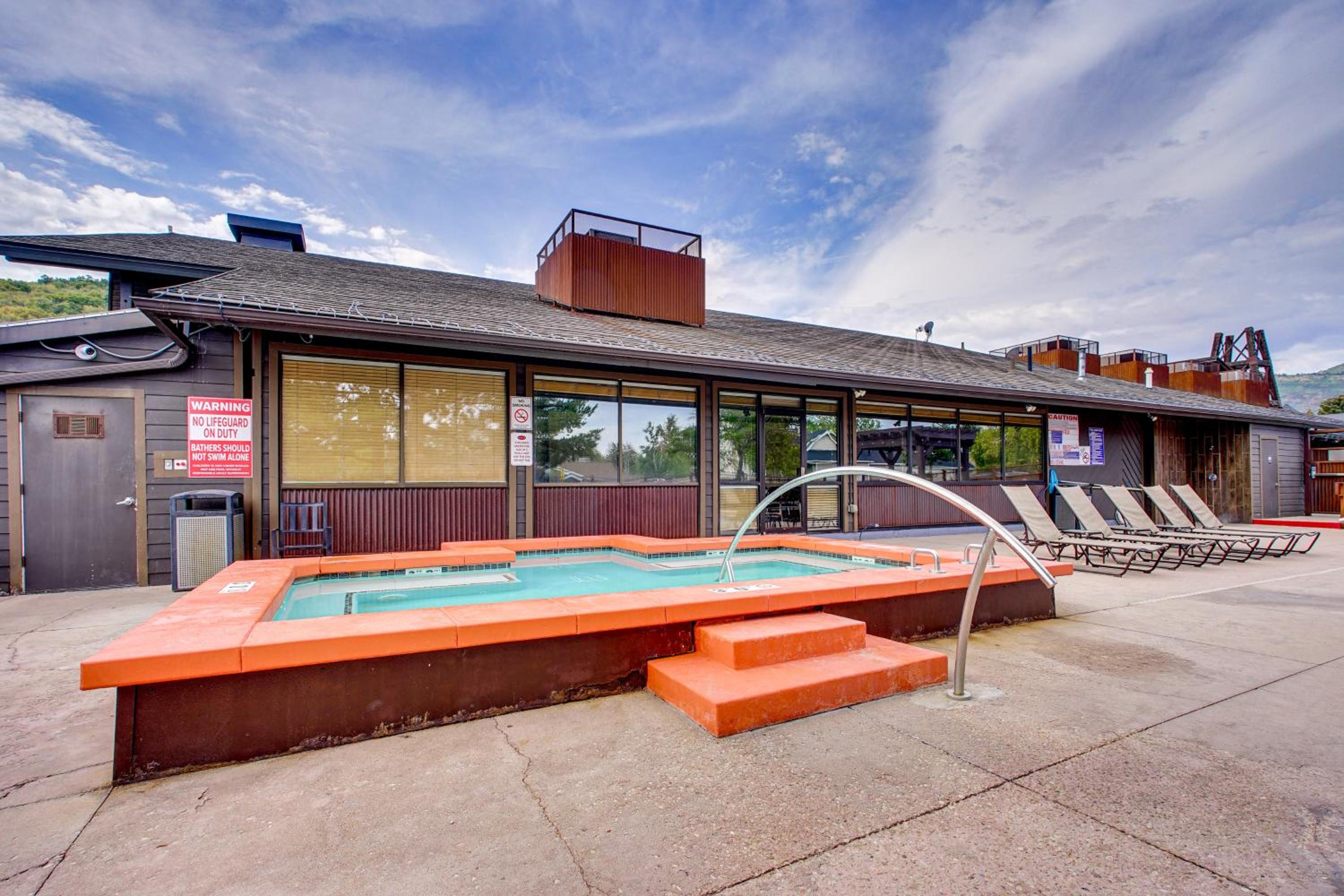 2 Mi to the Slopes! Park City Condo with Hot Tub