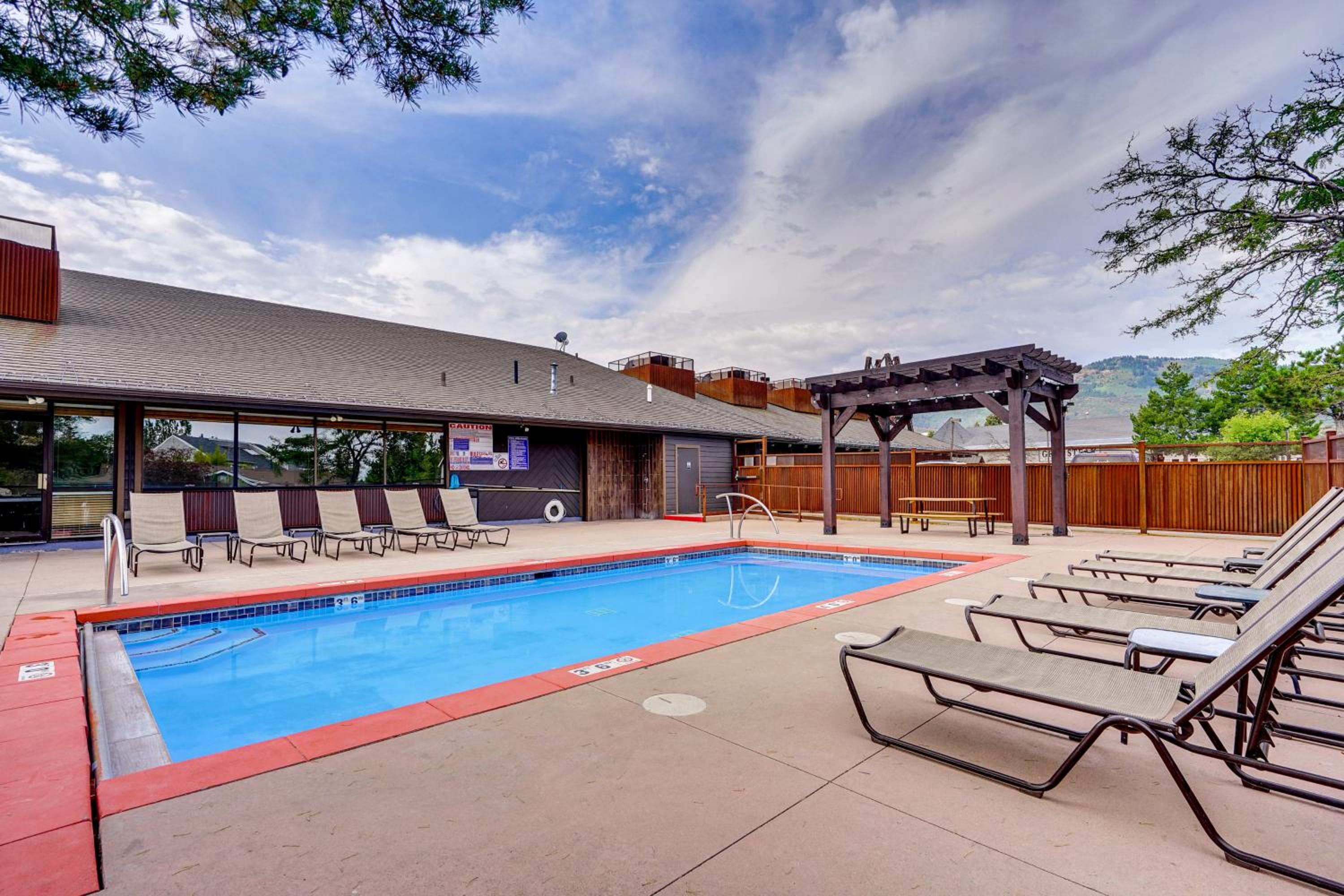 2 Mi to the Slopes! Park City Condo with Hot Tub
