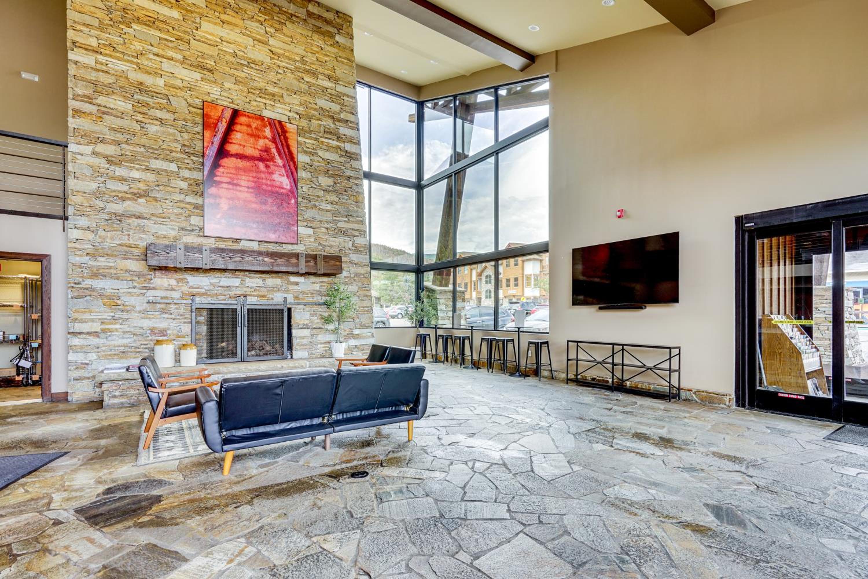 2 Mi to the Slopes! Park City Condo with Hot Tub