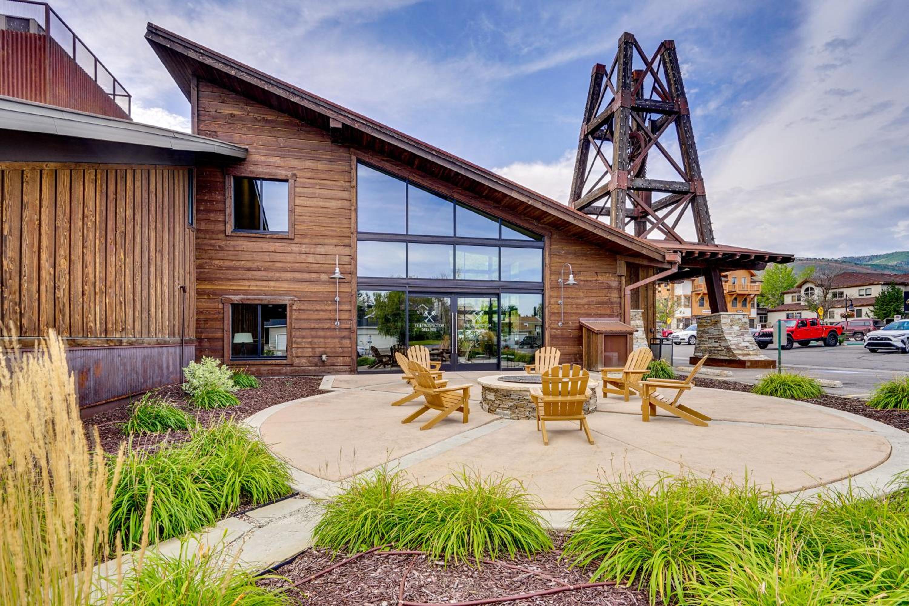 2 Mi to the Slopes! Park City Condo with Hot Tub