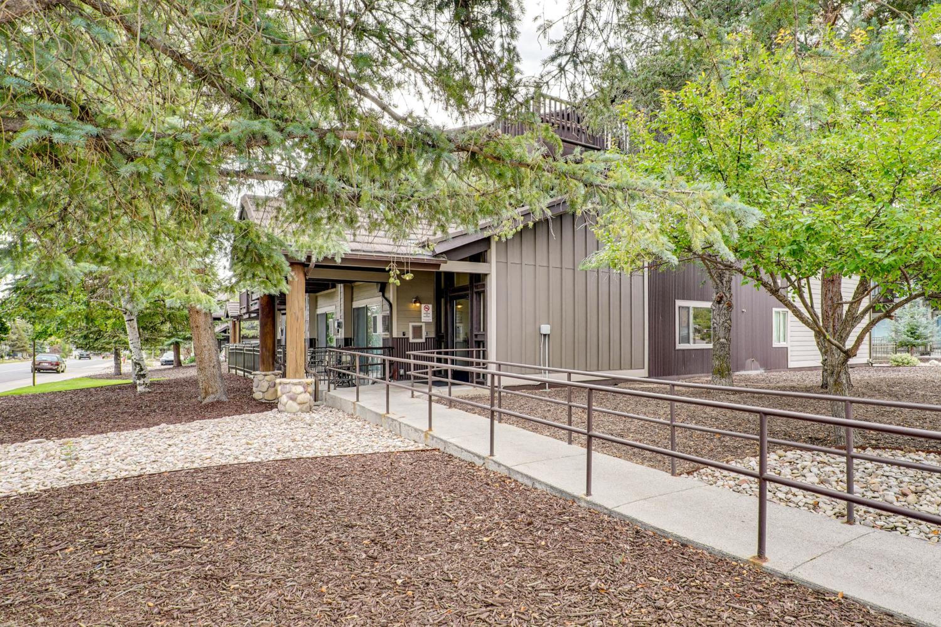 2 Mi to the Slopes! Park City Condo with Hot Tub