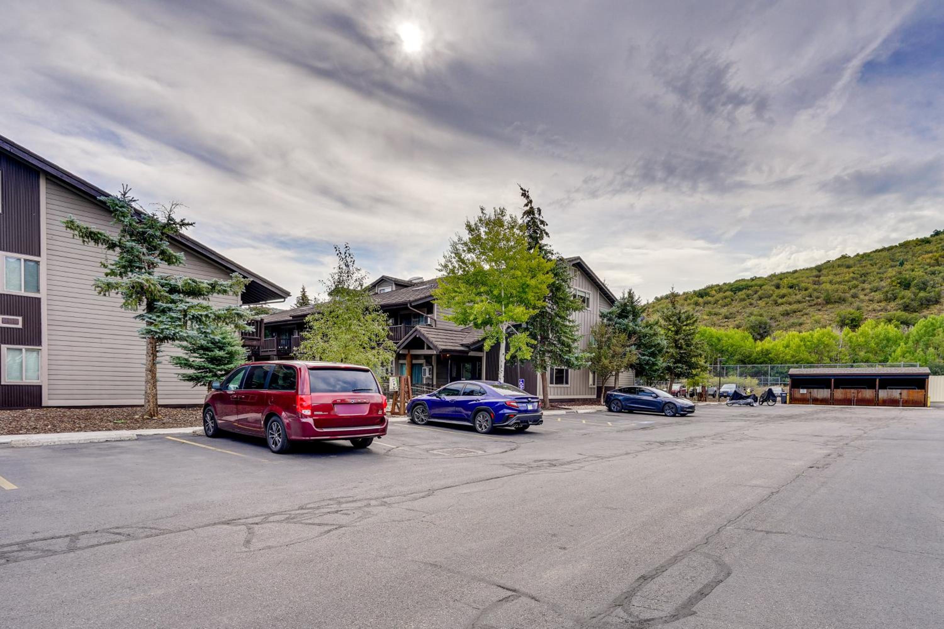 2 Mi to the Slopes! Park City Condo with Hot Tub