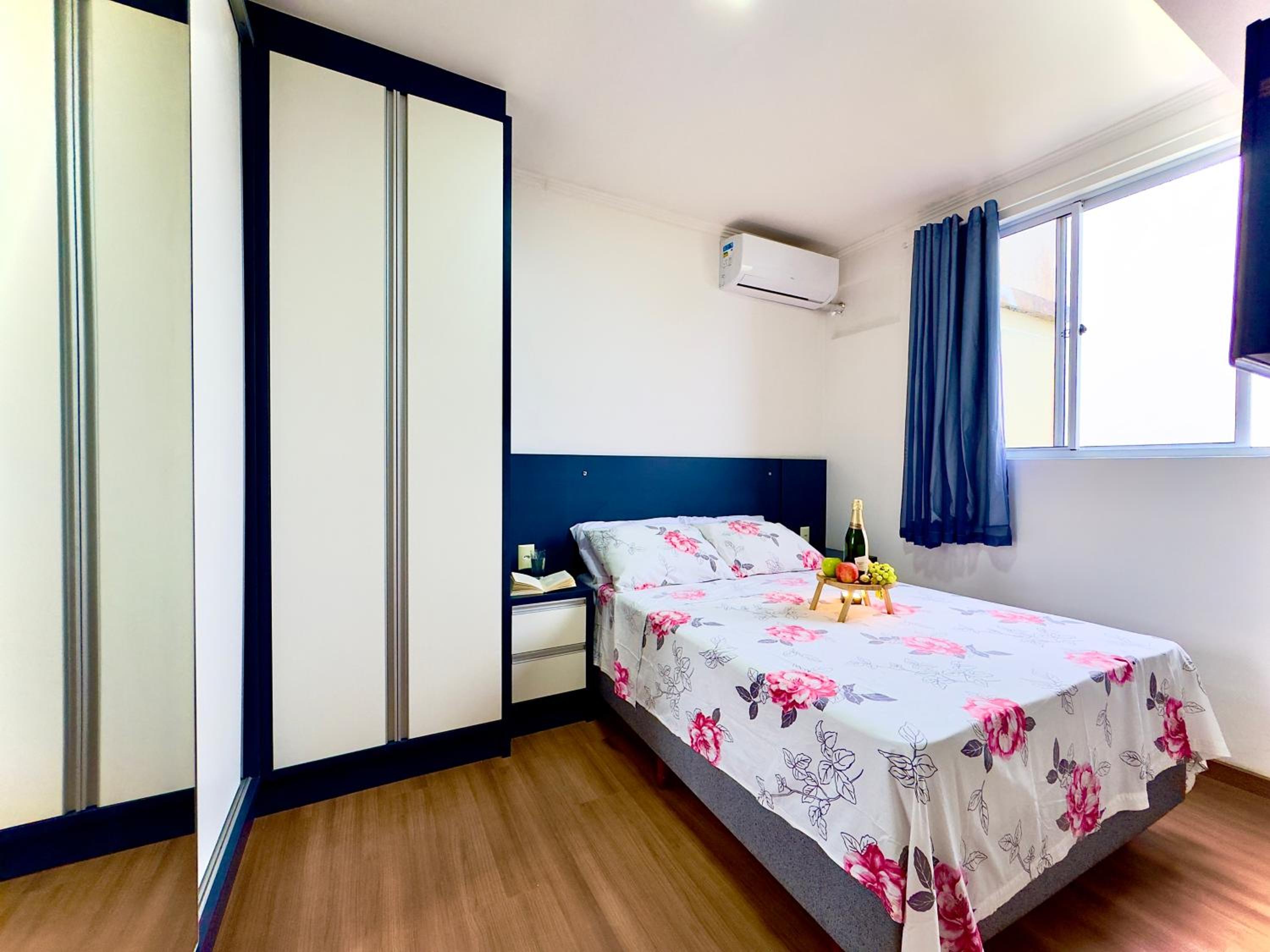 Apartamento a 400M PRAIA com PISCINA sacada com CHURRASQUEIRA privativa Wi-Fi Portaria 24h PLAYGROUND INFANTIL Quadra de esportes e vaga privativa de GARAG