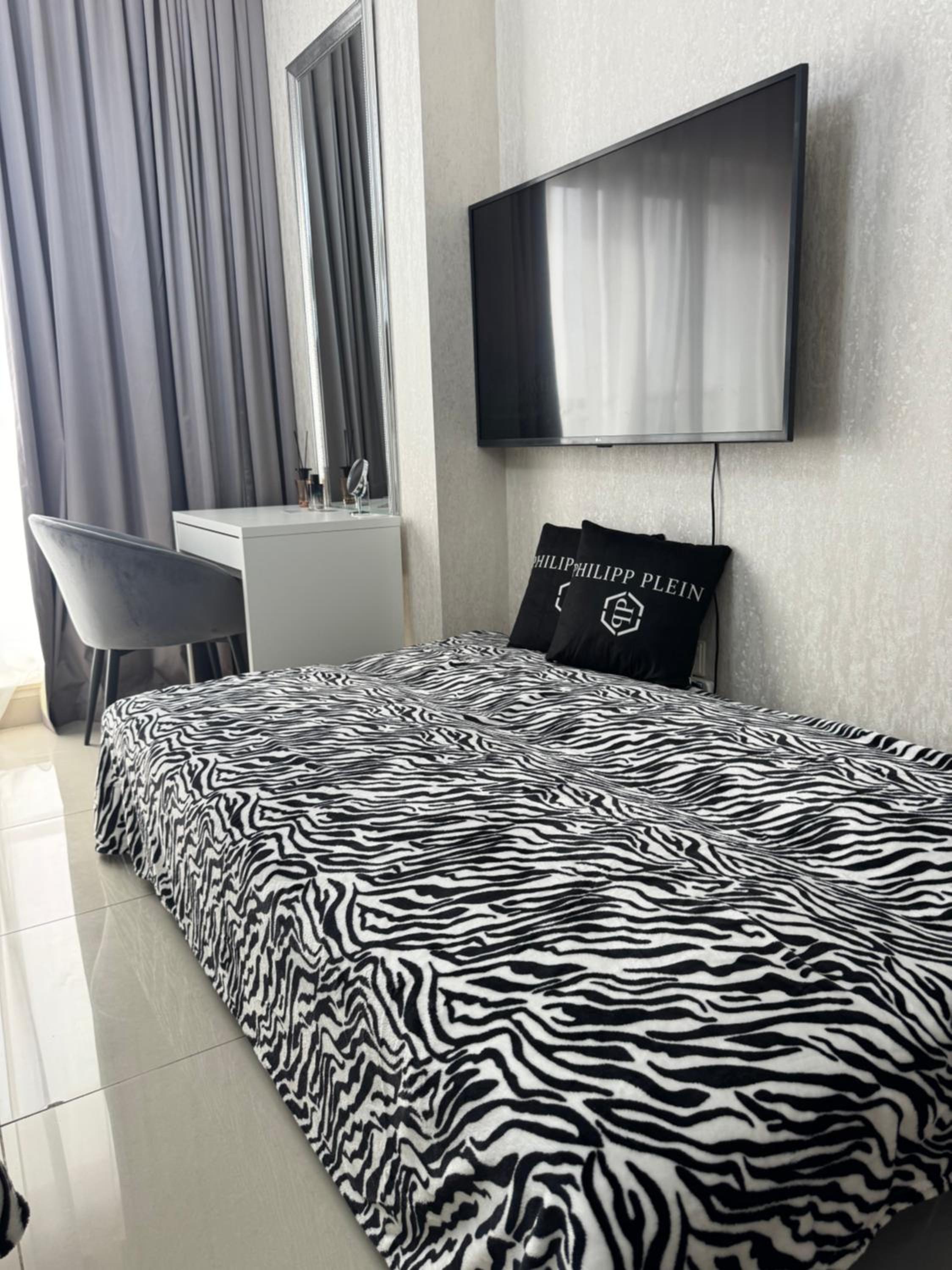 Big studio, Dubai SportCity, parking included