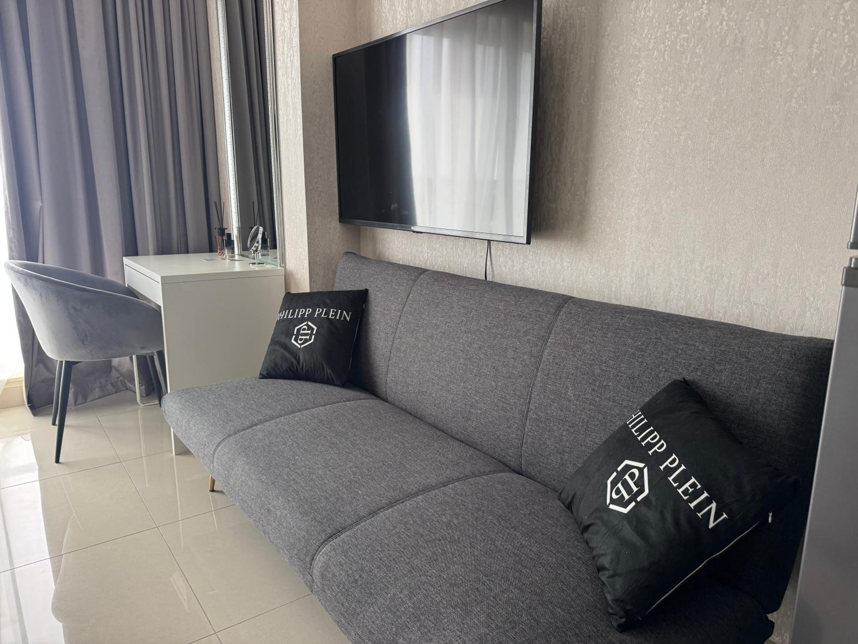 Big studio, Dubai SportCity, parking included
