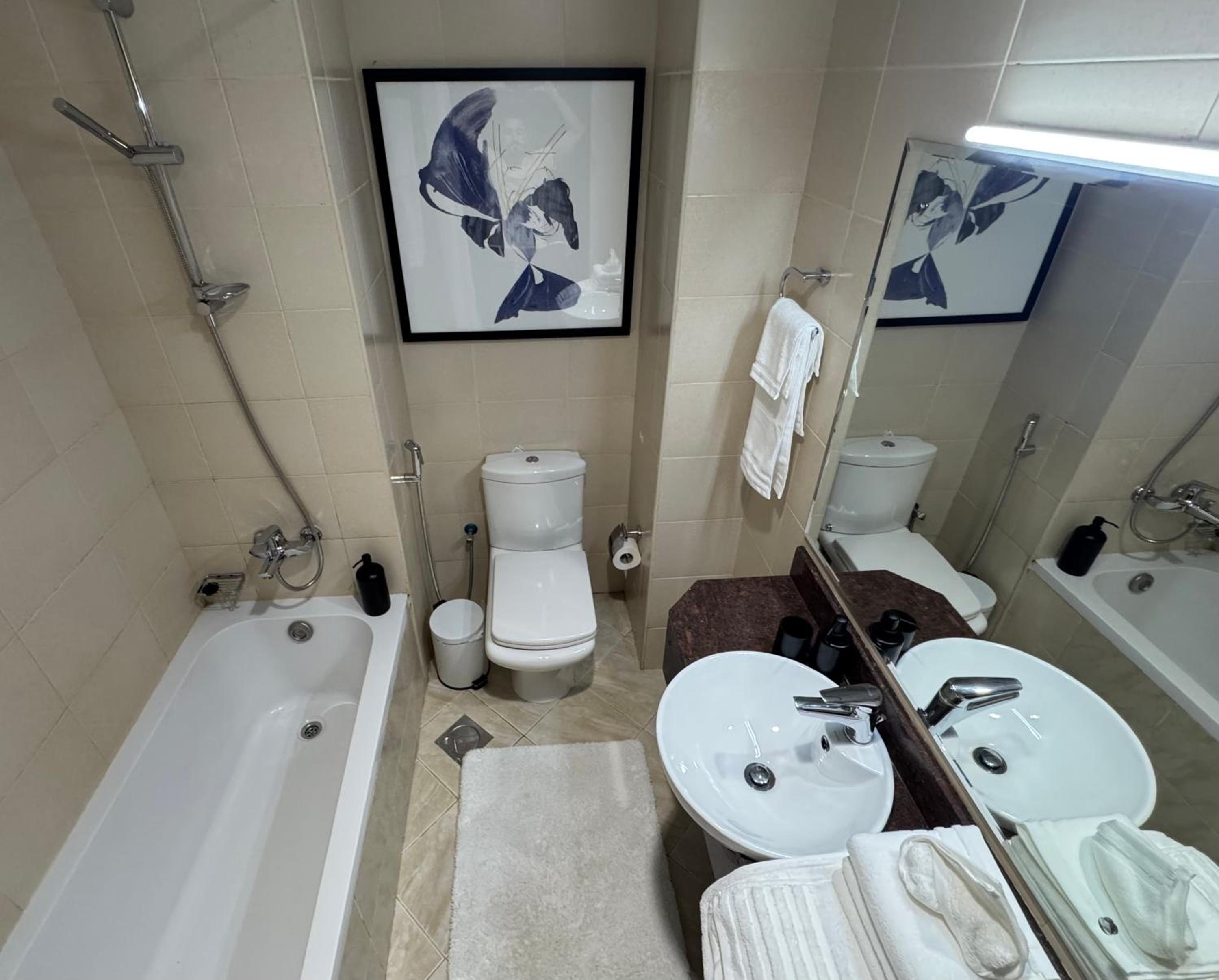 Big studio, Dubai SportCity, parking included