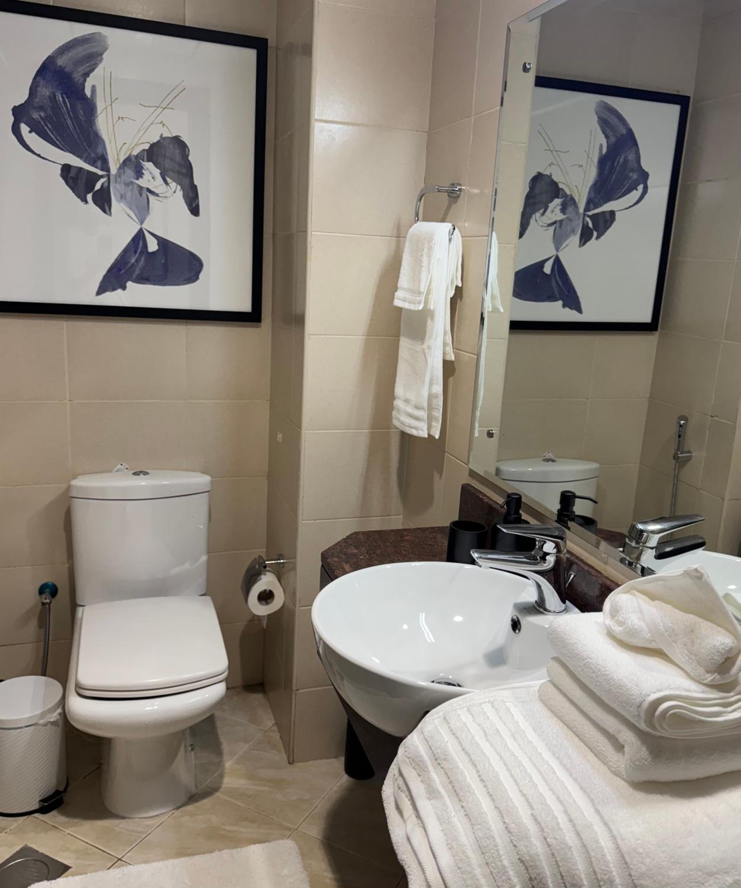 Big studio, Dubai SportCity, parking included