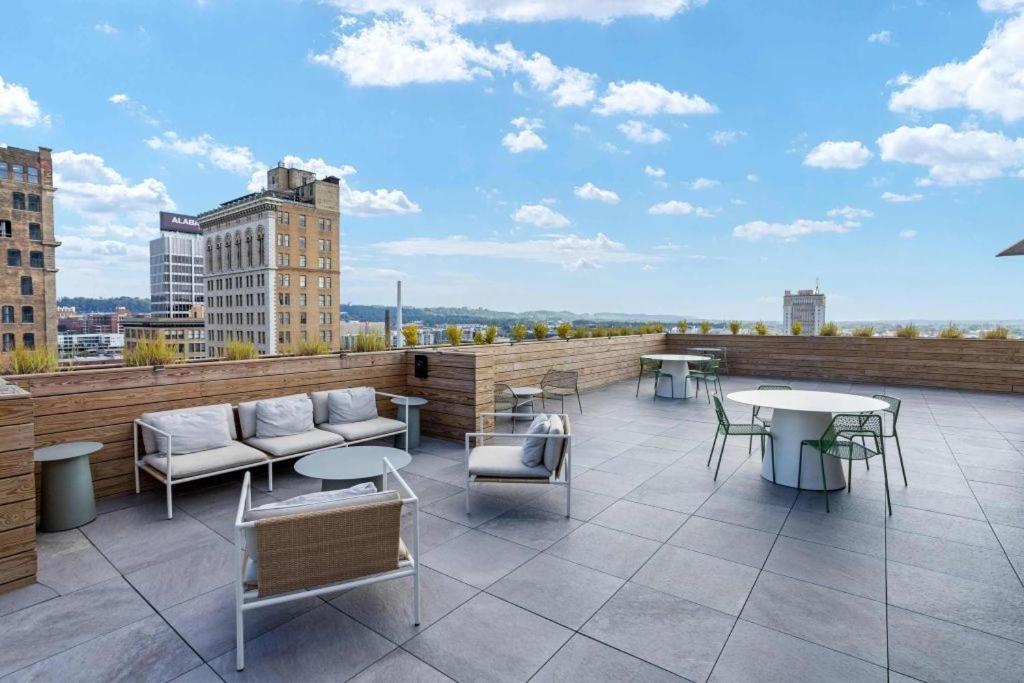 Downtown Birmingham 1BR Escape Rooftop Access
