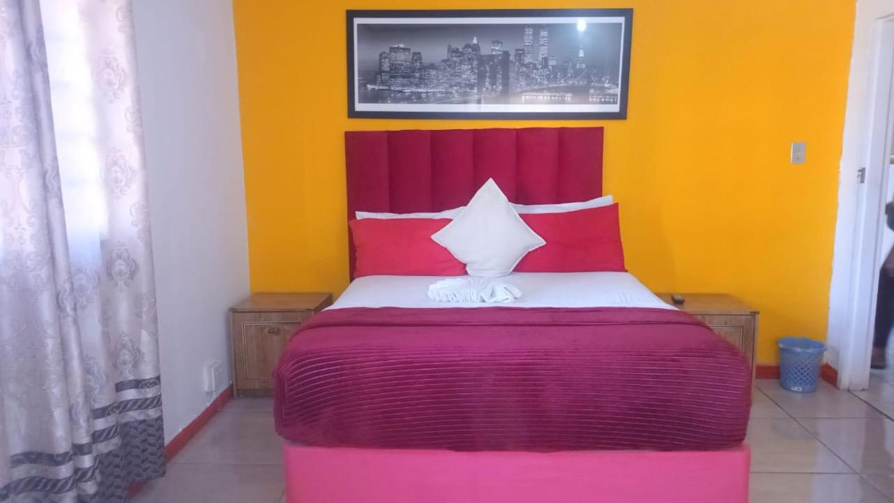 Neo & Ruks excellent Rooms