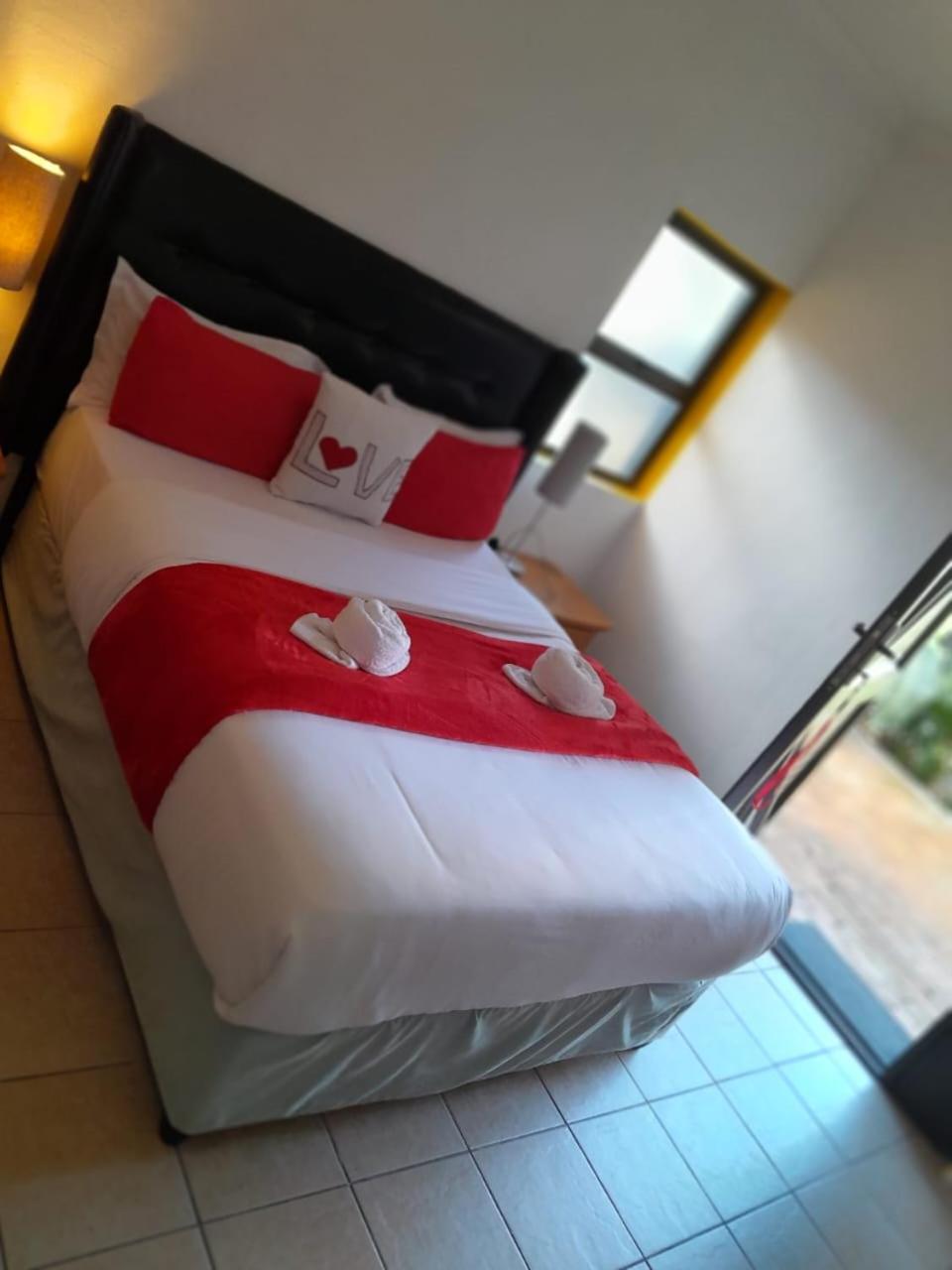 Neo & Ruks excellent Rooms