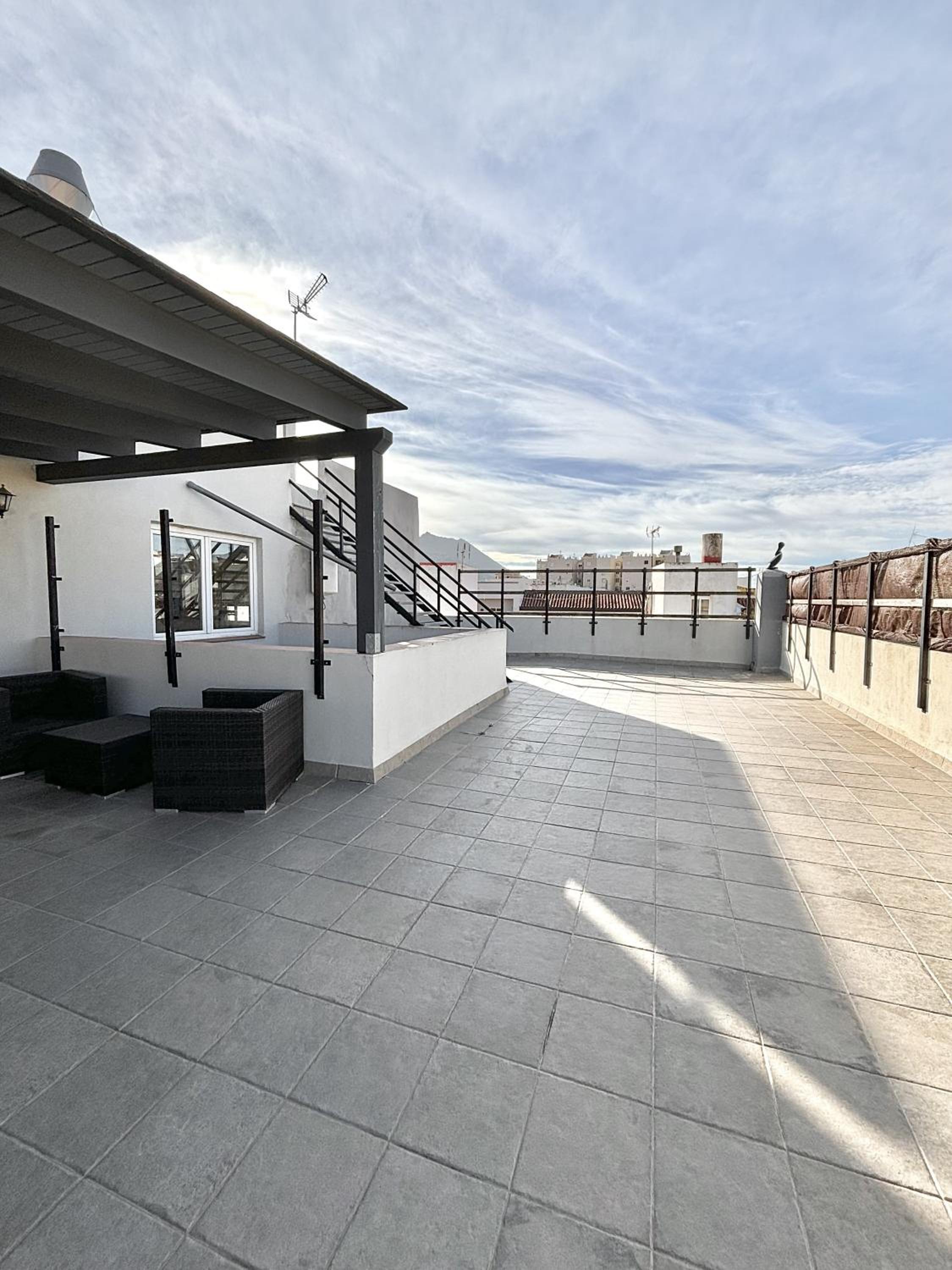 Estudio con terraza en La Línea Centro_ Studio103