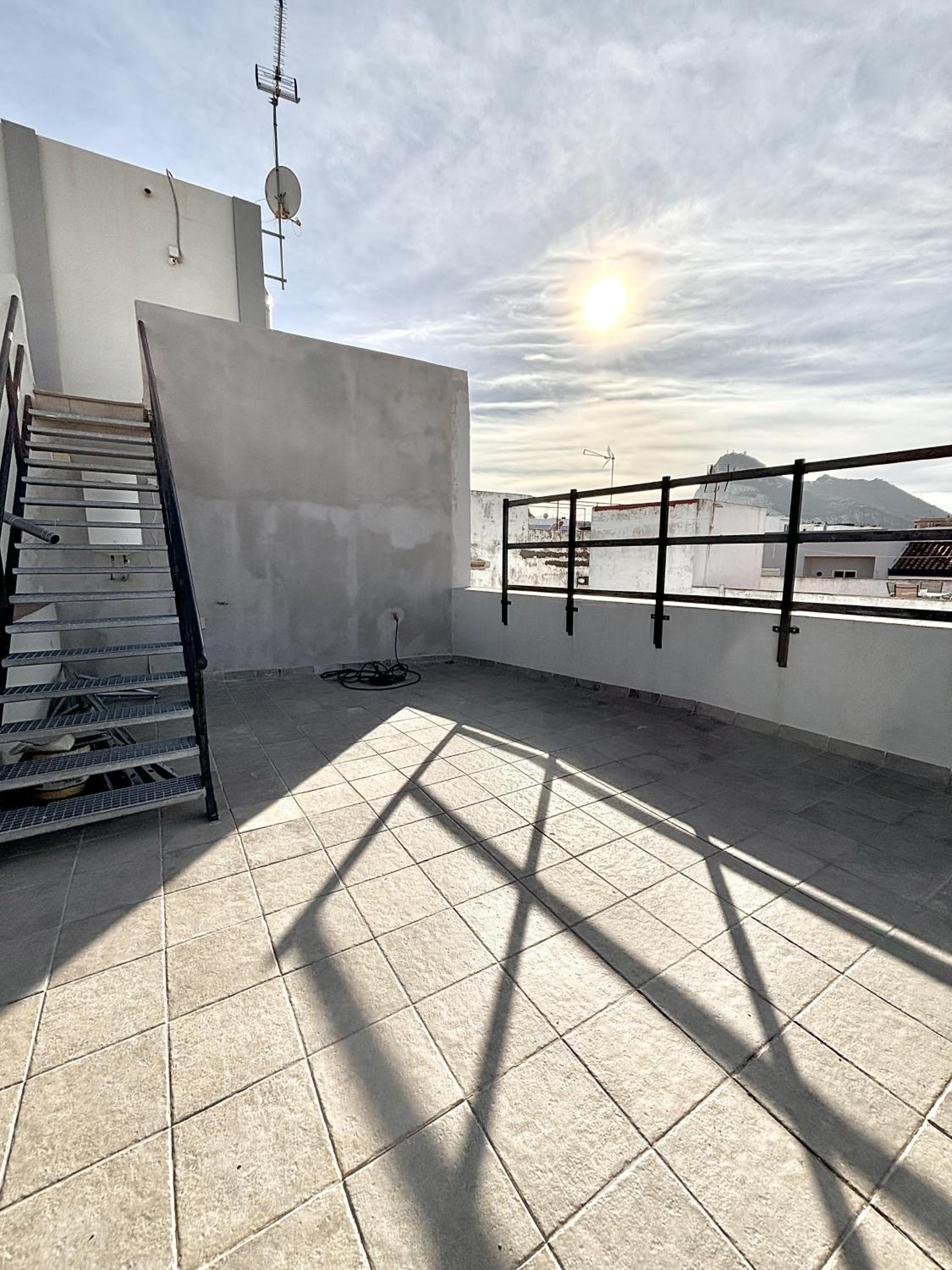 Estudio con terraza en La Línea Centro_ Studio103