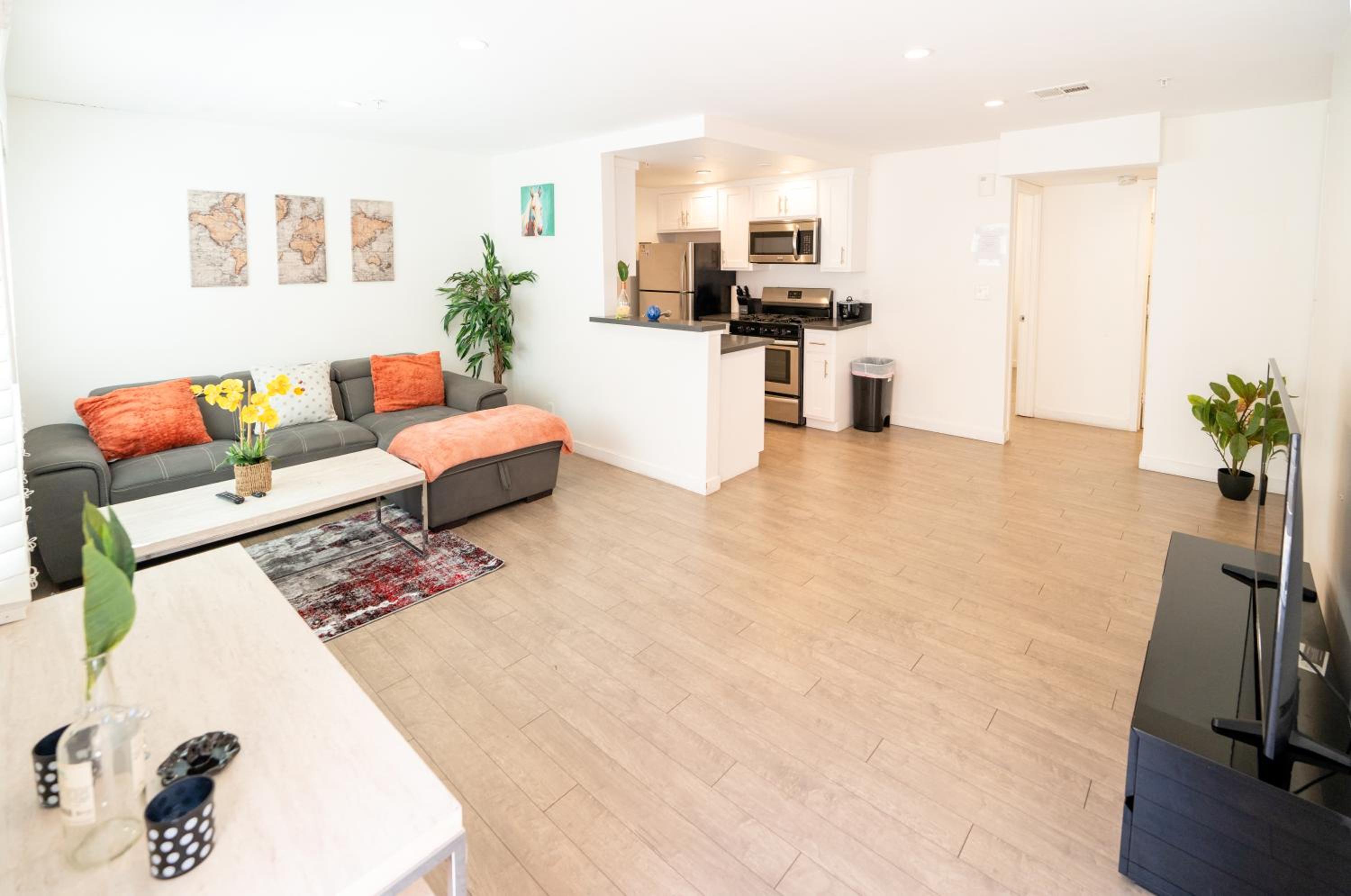 Stylish 1 Bedroom Loft in Hollywood Near Downtown LA