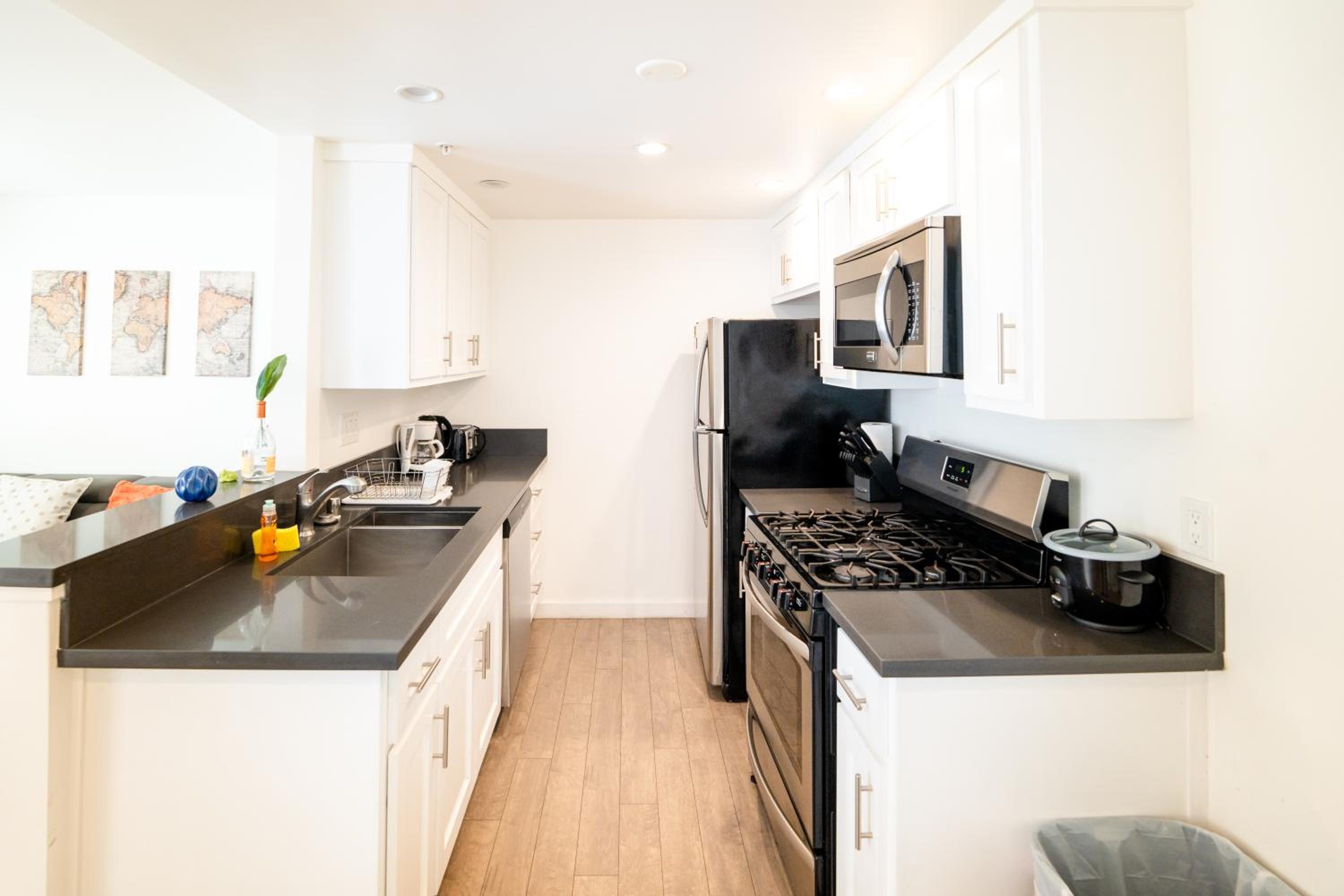 Stylish 1 Bedroom Loft in Hollywood Near Downtown LA
