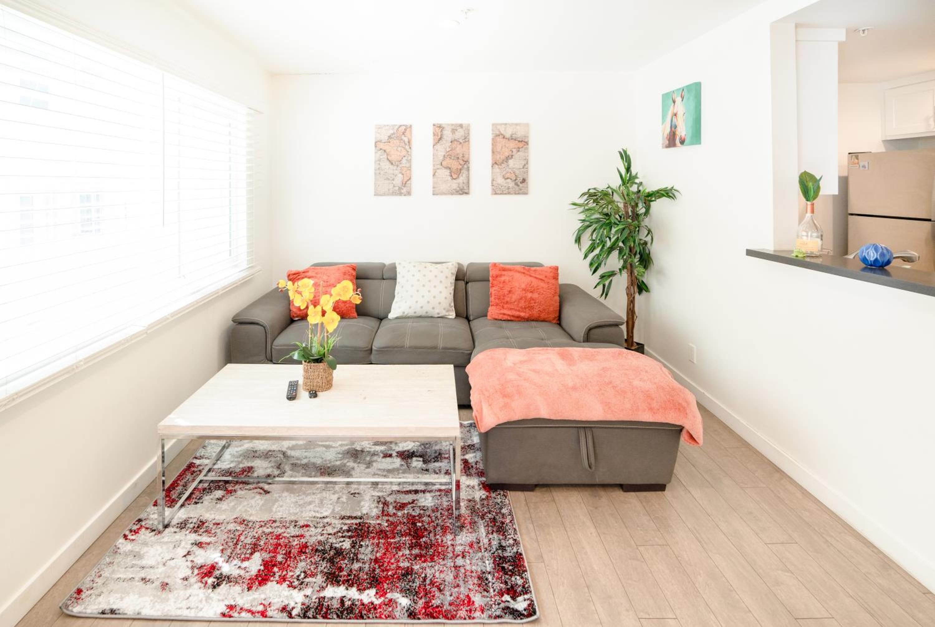 Stylish 1 Bedroom Loft in Hollywood Near Downtown LA