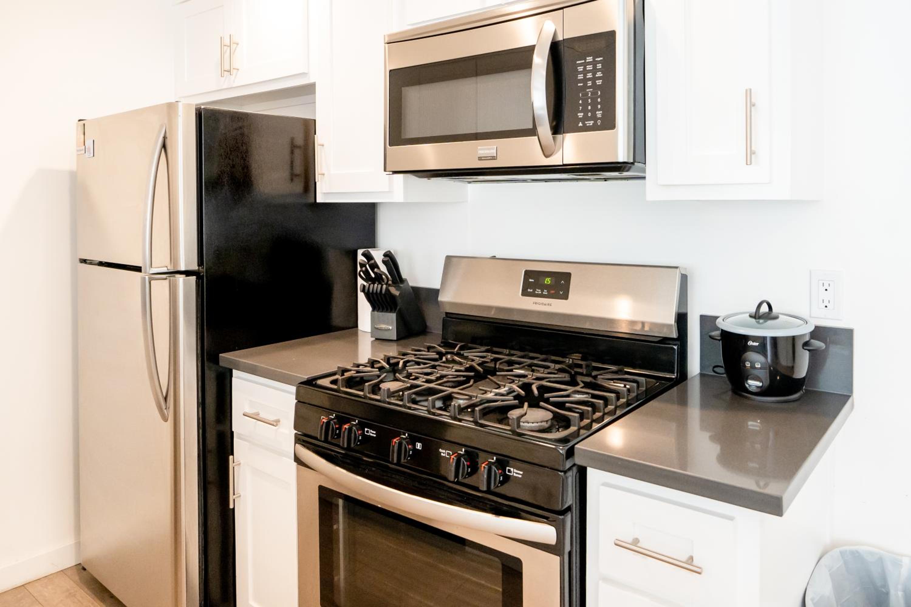 Stylish 1 Bedroom Loft in Hollywood Near Downtown LA