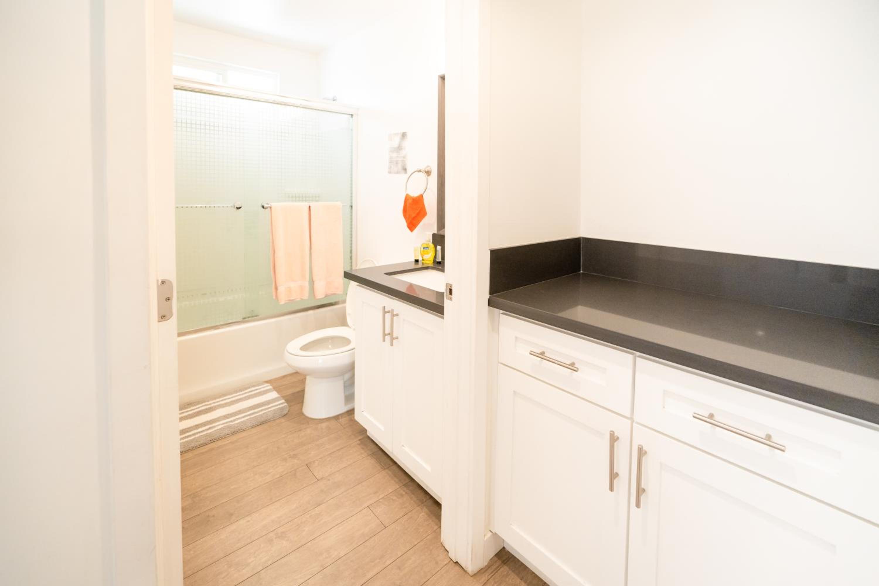 Stylish 1 Bedroom Loft in Hollywood Near Downtown LA