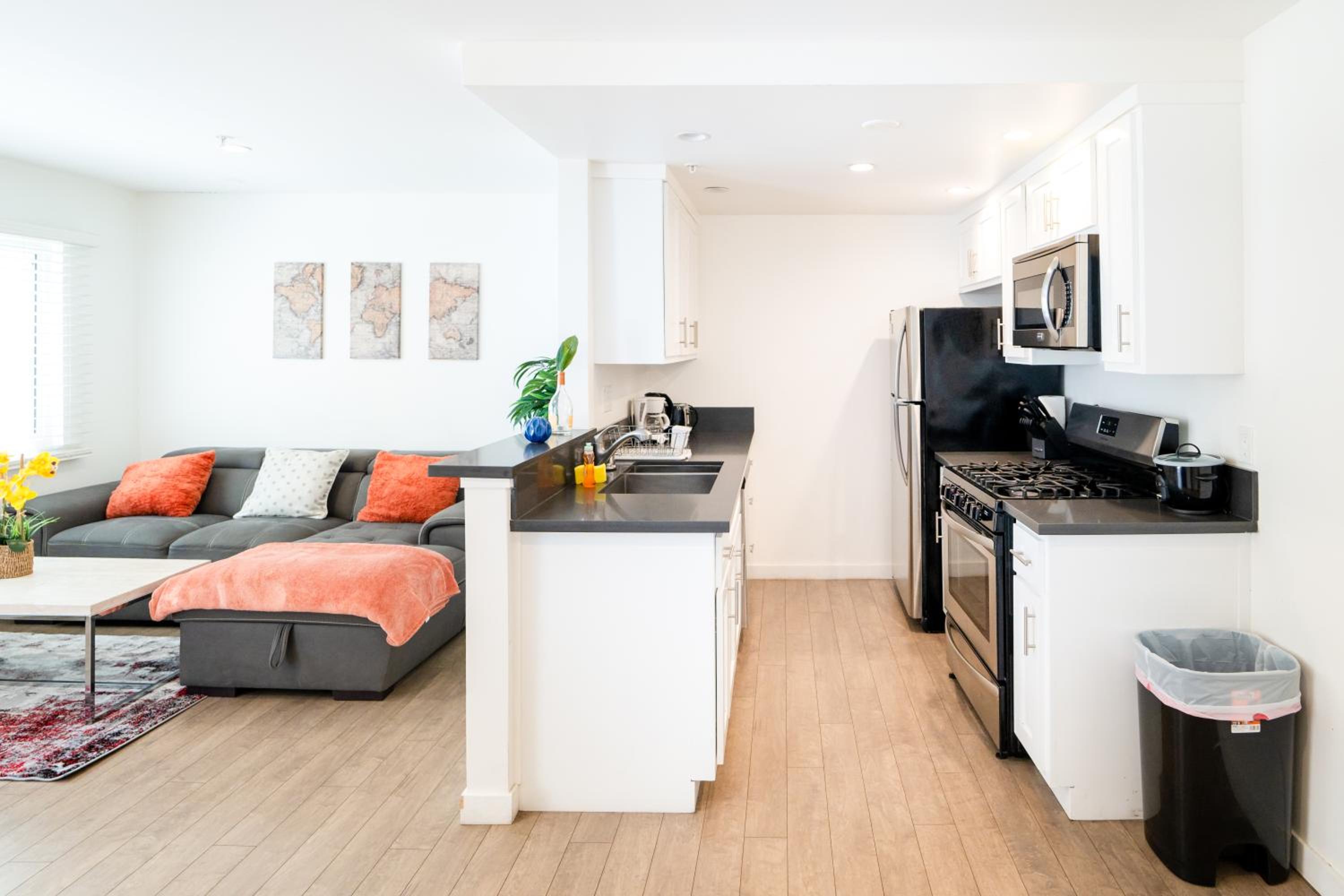 Stylish 1 Bedroom Loft in Hollywood Near Downtown LA