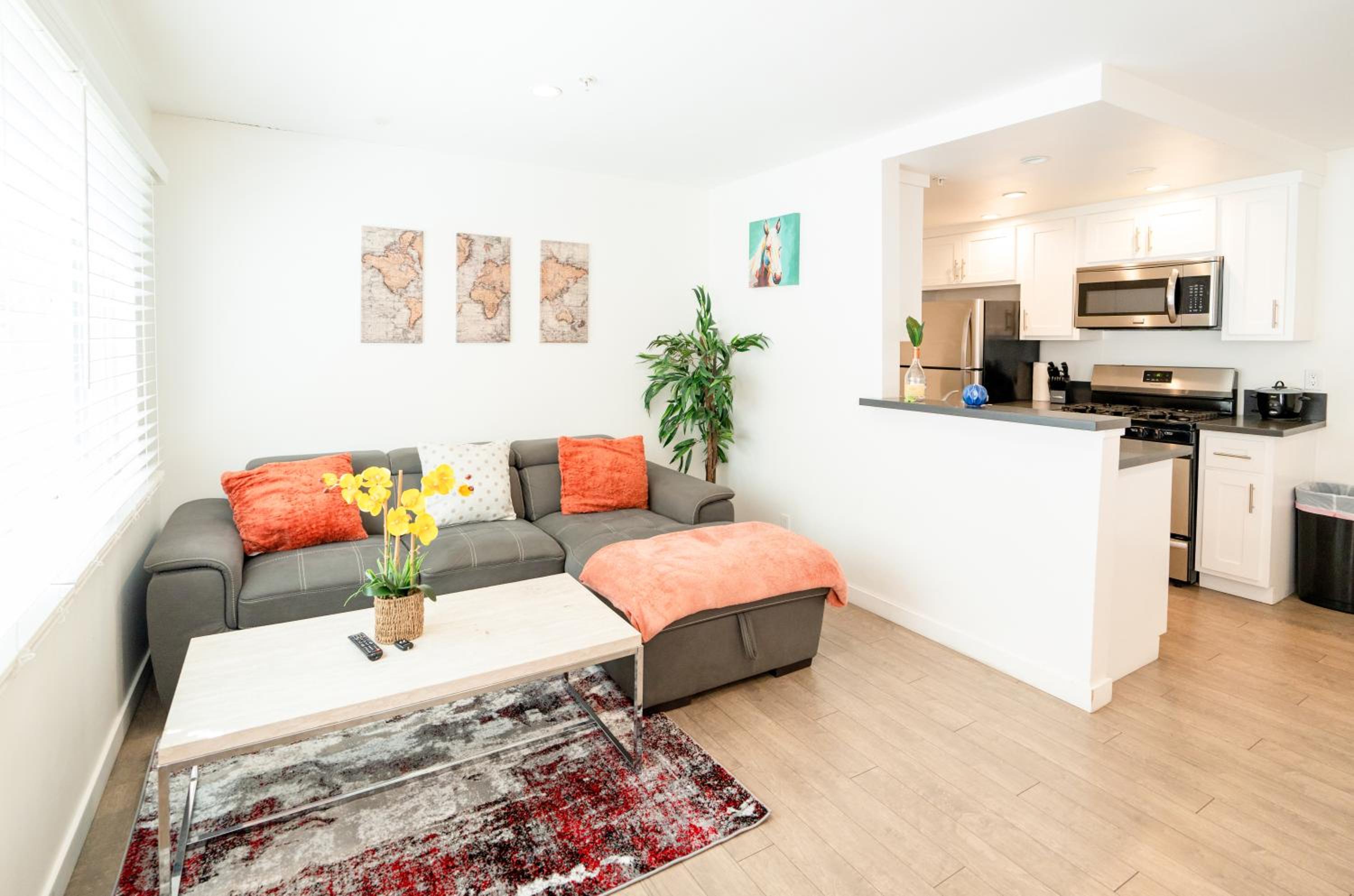Stylish 1 Bedroom Loft in Hollywood Near Downtown LA