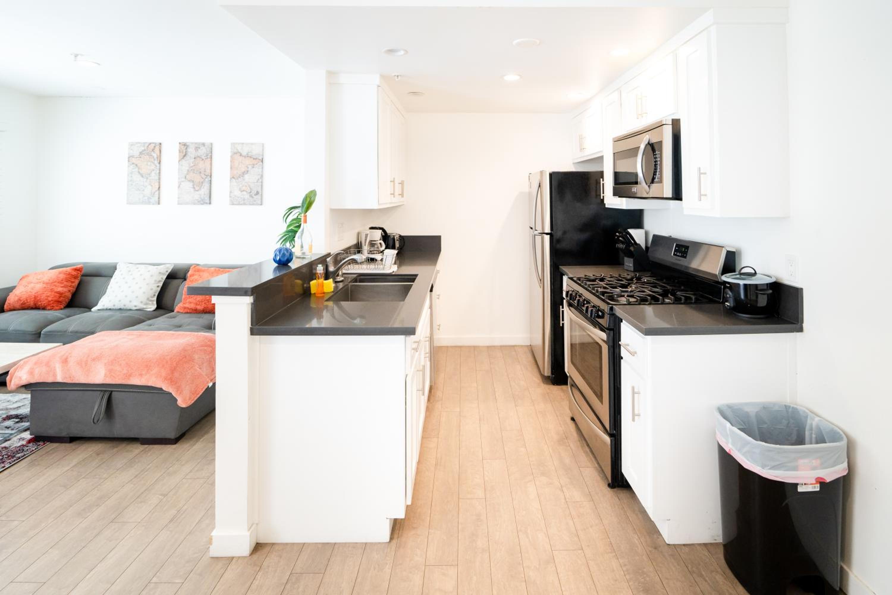 Stylish 1 Bedroom Loft in Hollywood Near Downtown LA