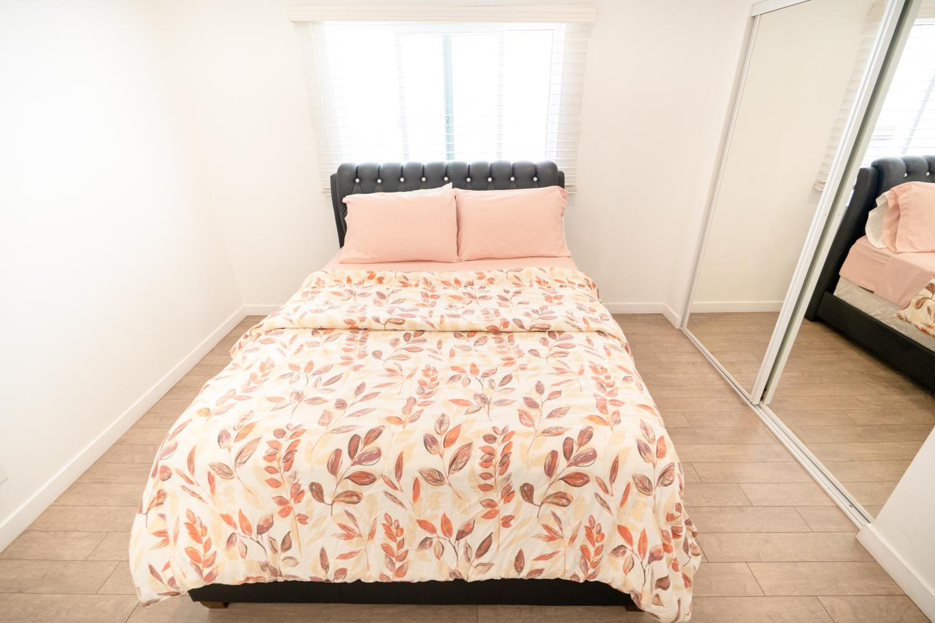 Stylish 1 Bedroom Loft in Hollywood Near Downtown LA