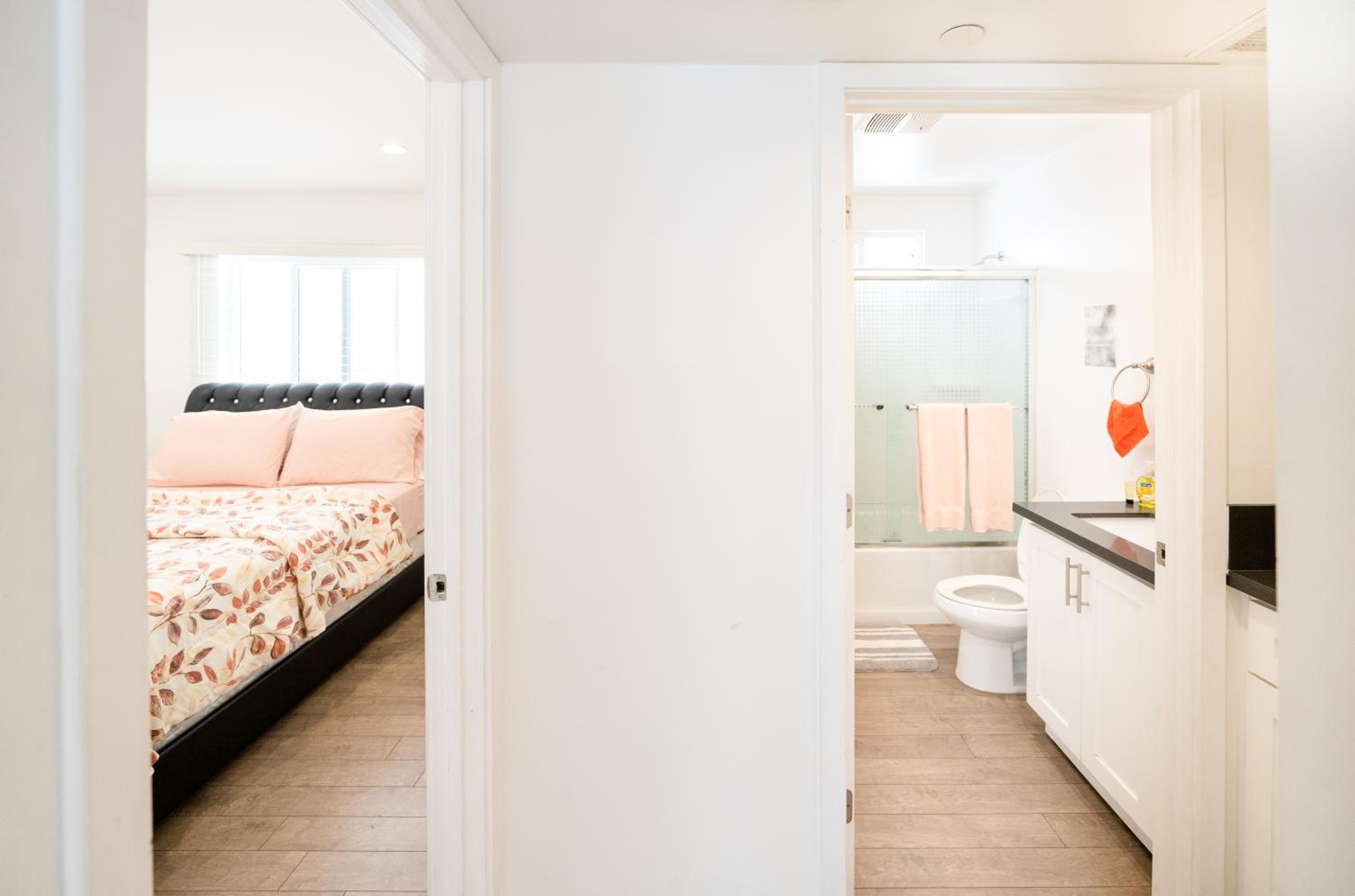 Stylish 1 Bedroom Loft in Hollywood Near Downtown LA