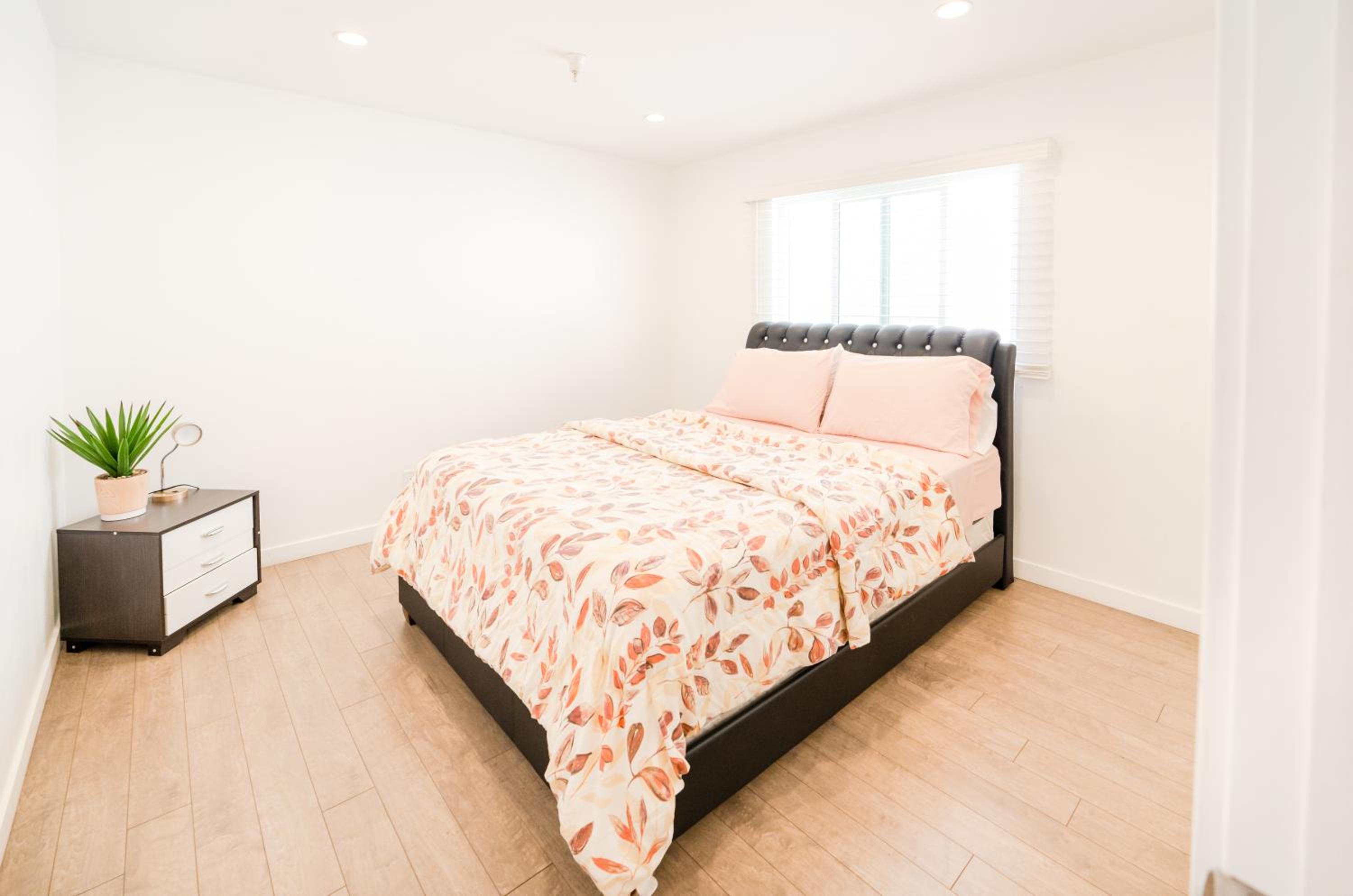 Stylish 1 Bedroom Loft in Hollywood Near Downtown LA