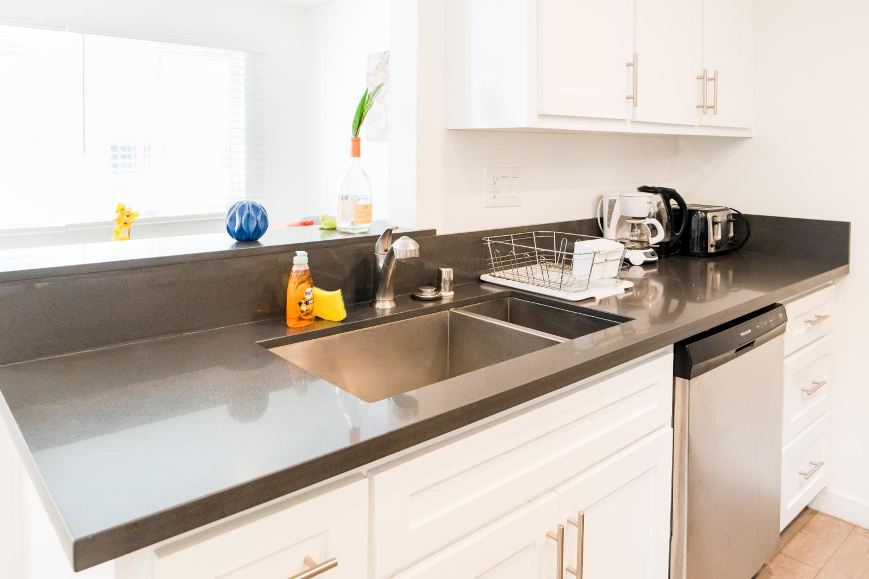 Stylish 1 Bedroom Loft in Hollywood Near Downtown LA