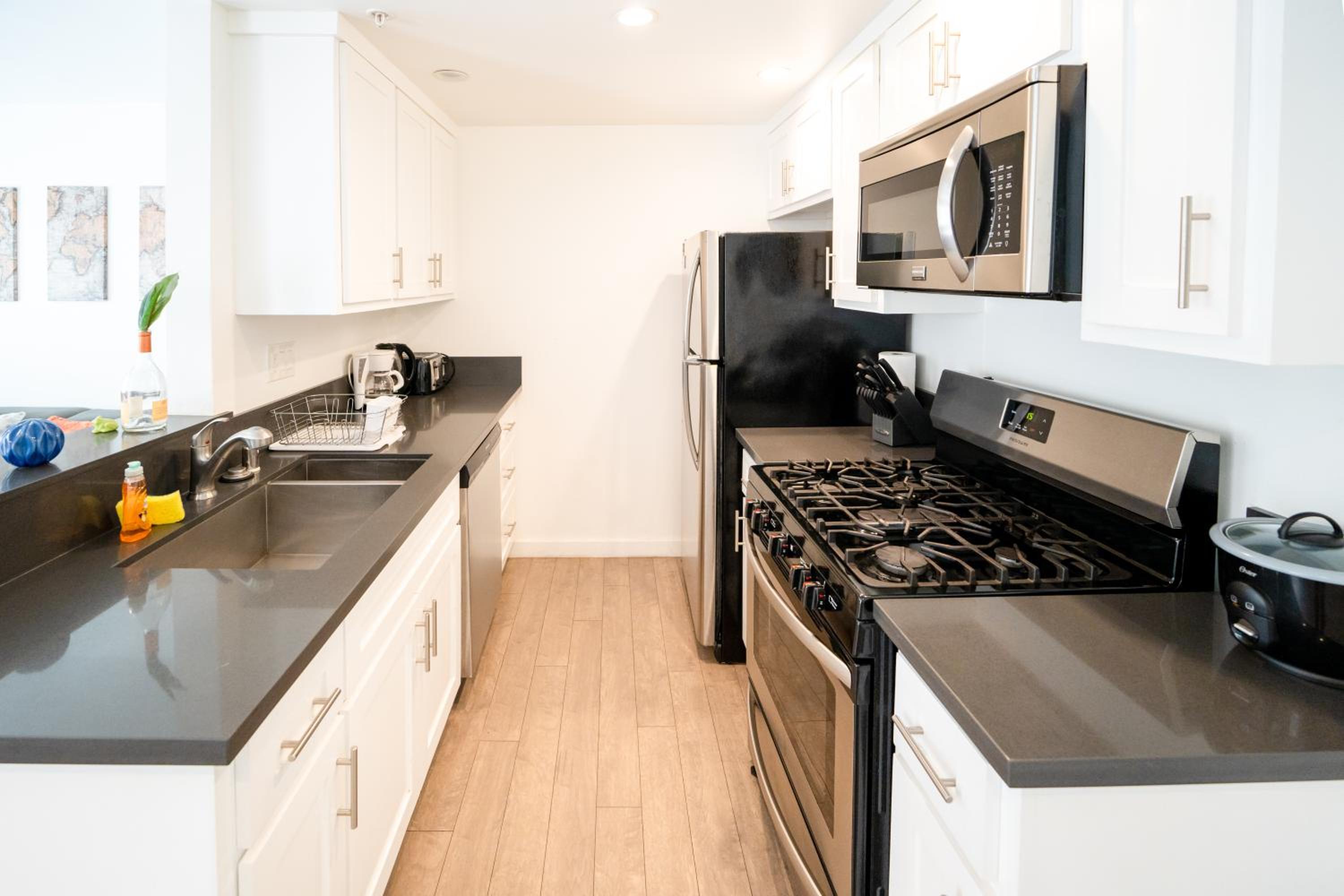 Stylish 1 Bedroom Loft in Hollywood Near Downtown LA