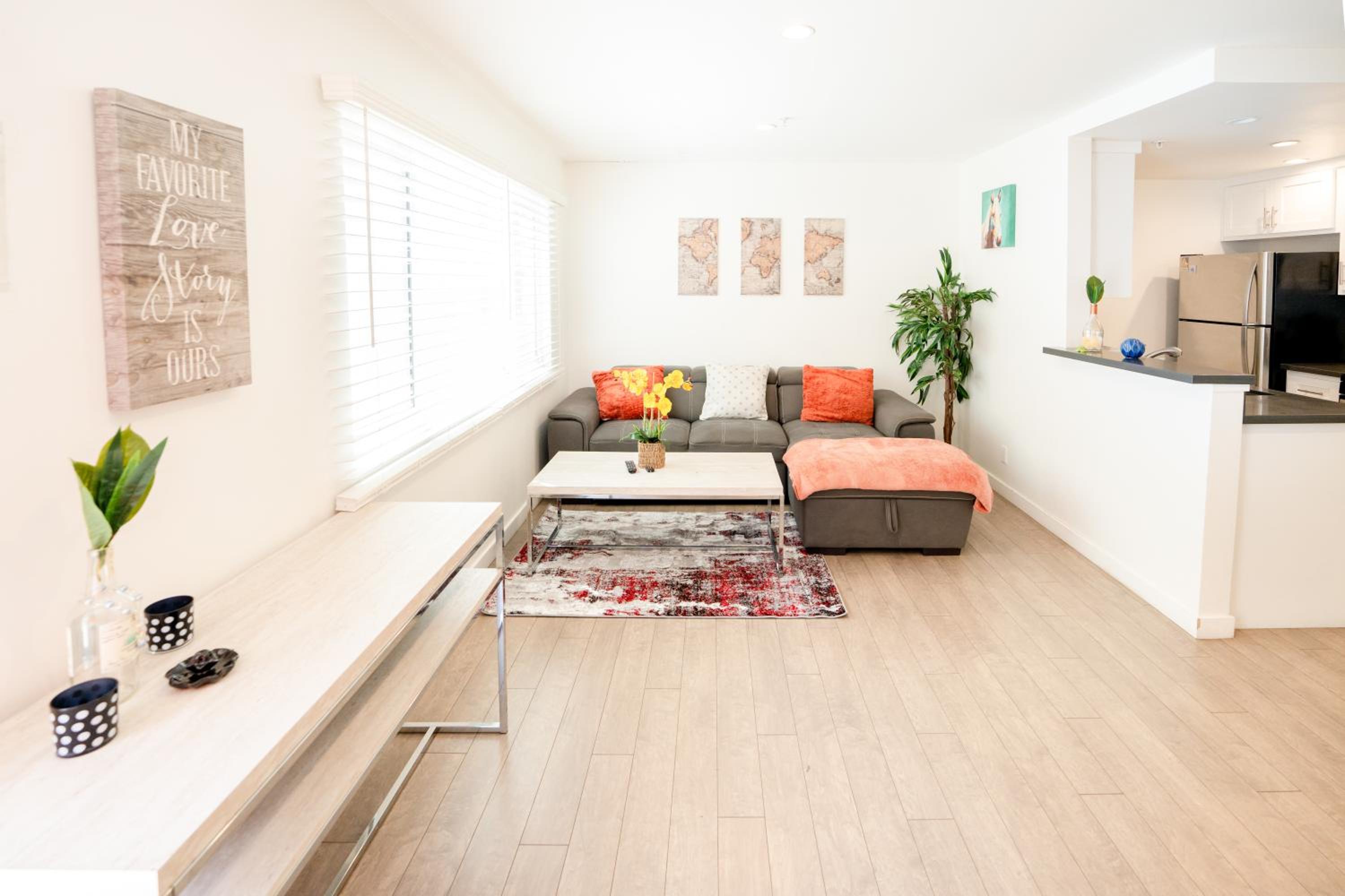 Stylish 1 Bedroom Loft in Hollywood Near Downtown LA
