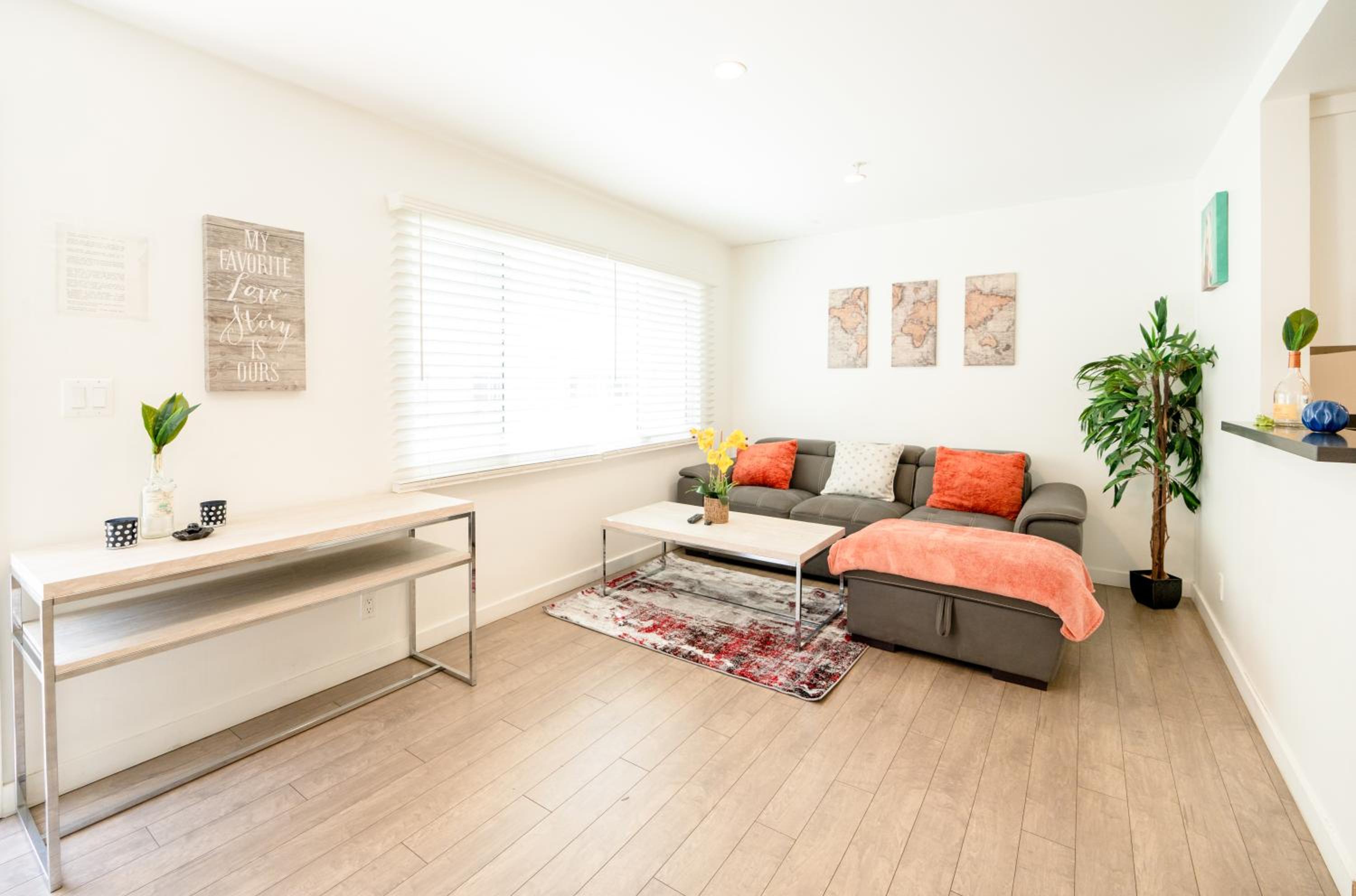 Stylish 1 Bedroom Loft in Hollywood Near Downtown LA