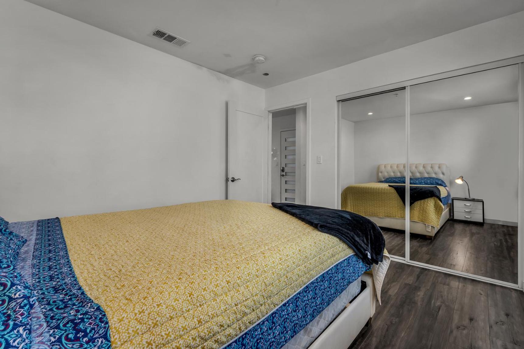 Chic Loft Style 1-Bedroom With Balcony and view of Hollywood Sign