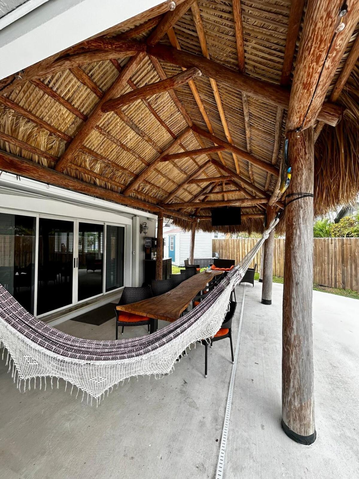 Waterfront Estate - Heated Pool Gym Tiki EV Chrgr Dock