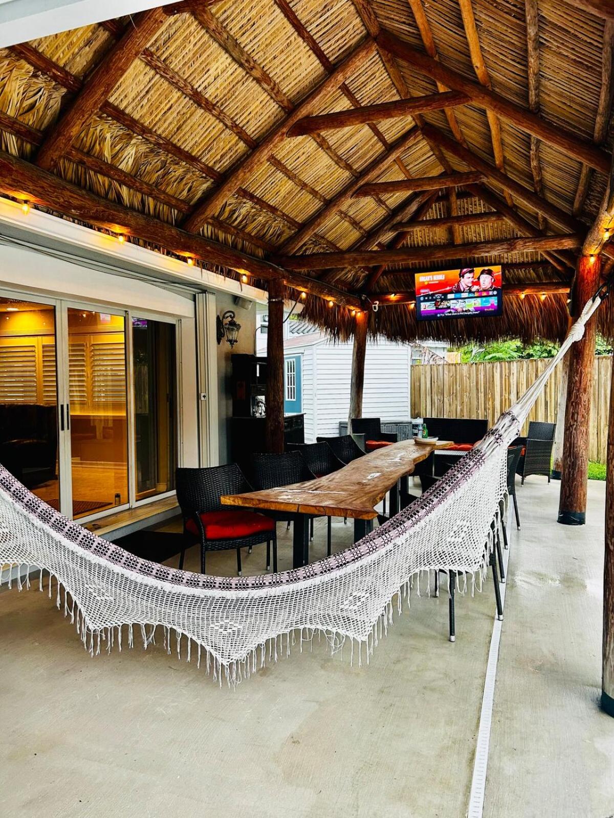 Waterfront Estate - Heated Pool Gym Tiki EV Chrgr Dock