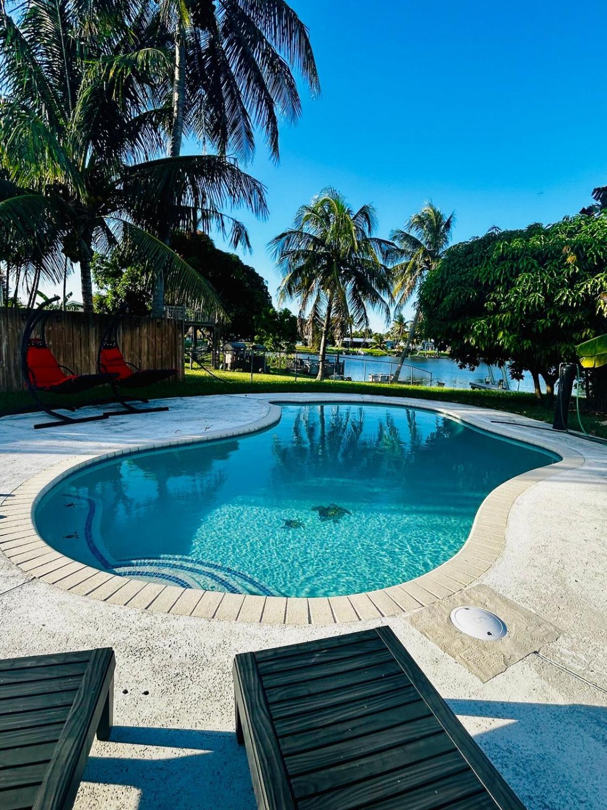 Waterfront Estate - Heated Pool Gym Tiki EV Chrgr Dock