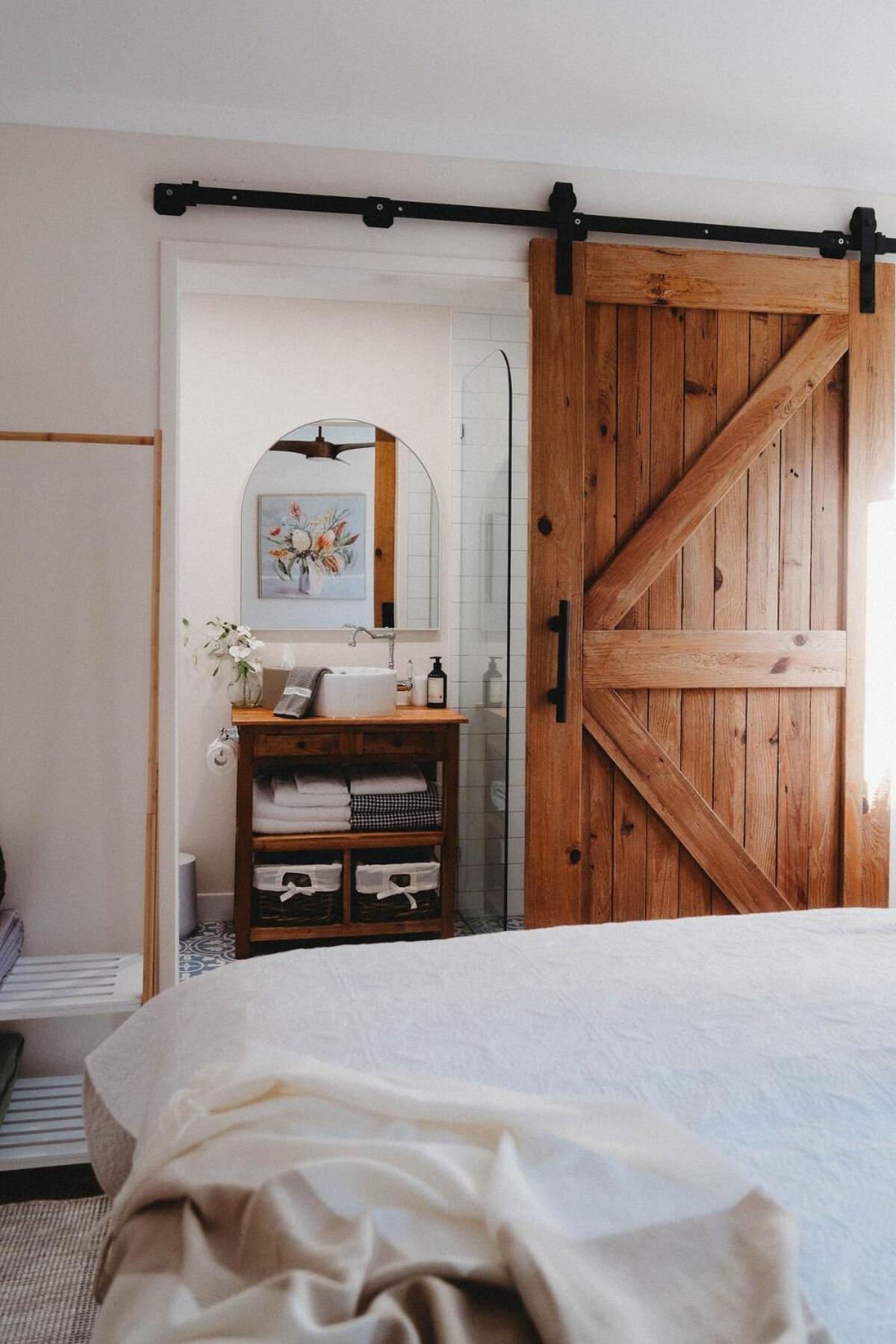 Gumtop - Luxury Farmhouse Cabin