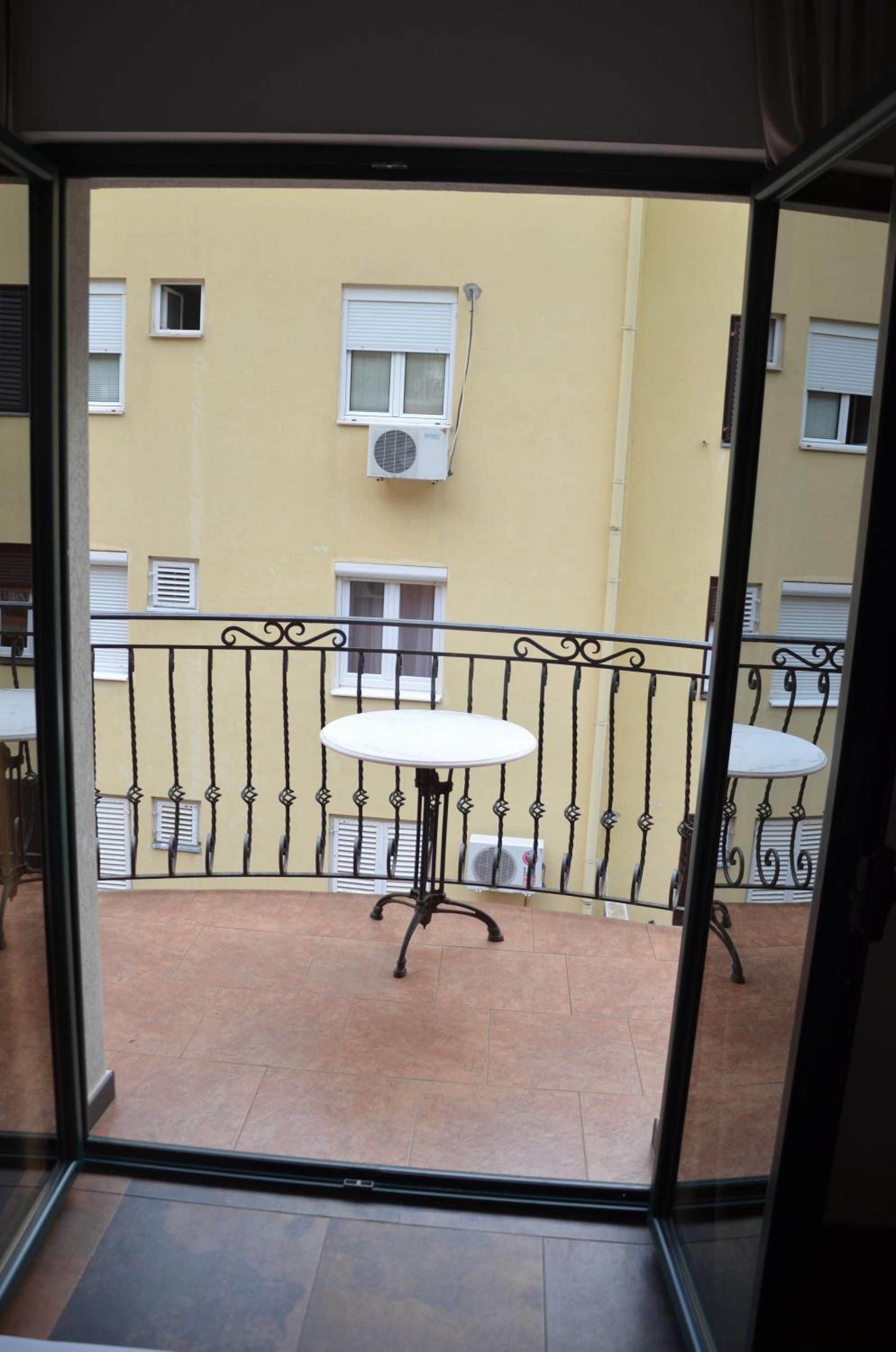 Lero Apartments