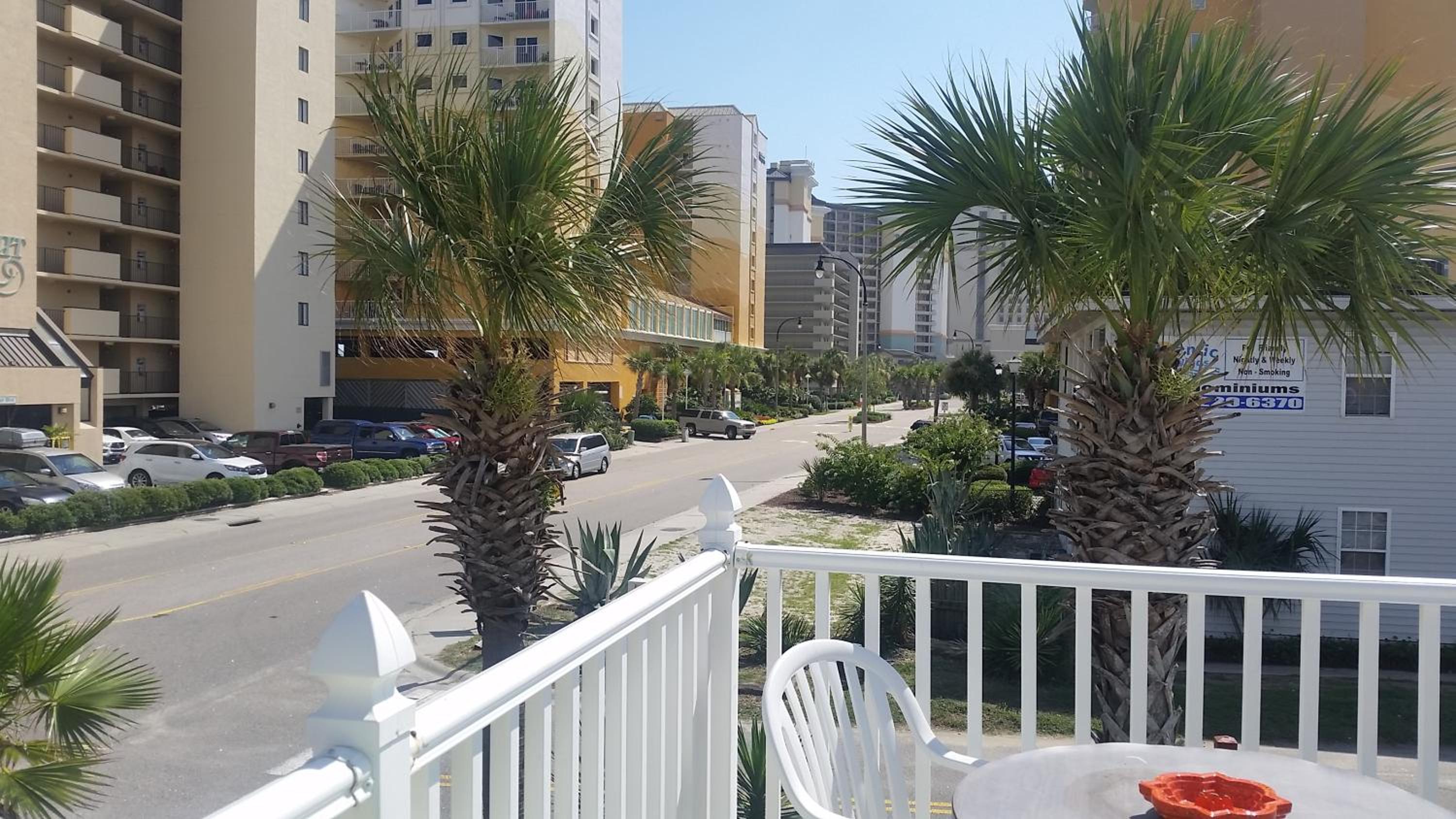 Hotel Edgewater Inn - Image 1