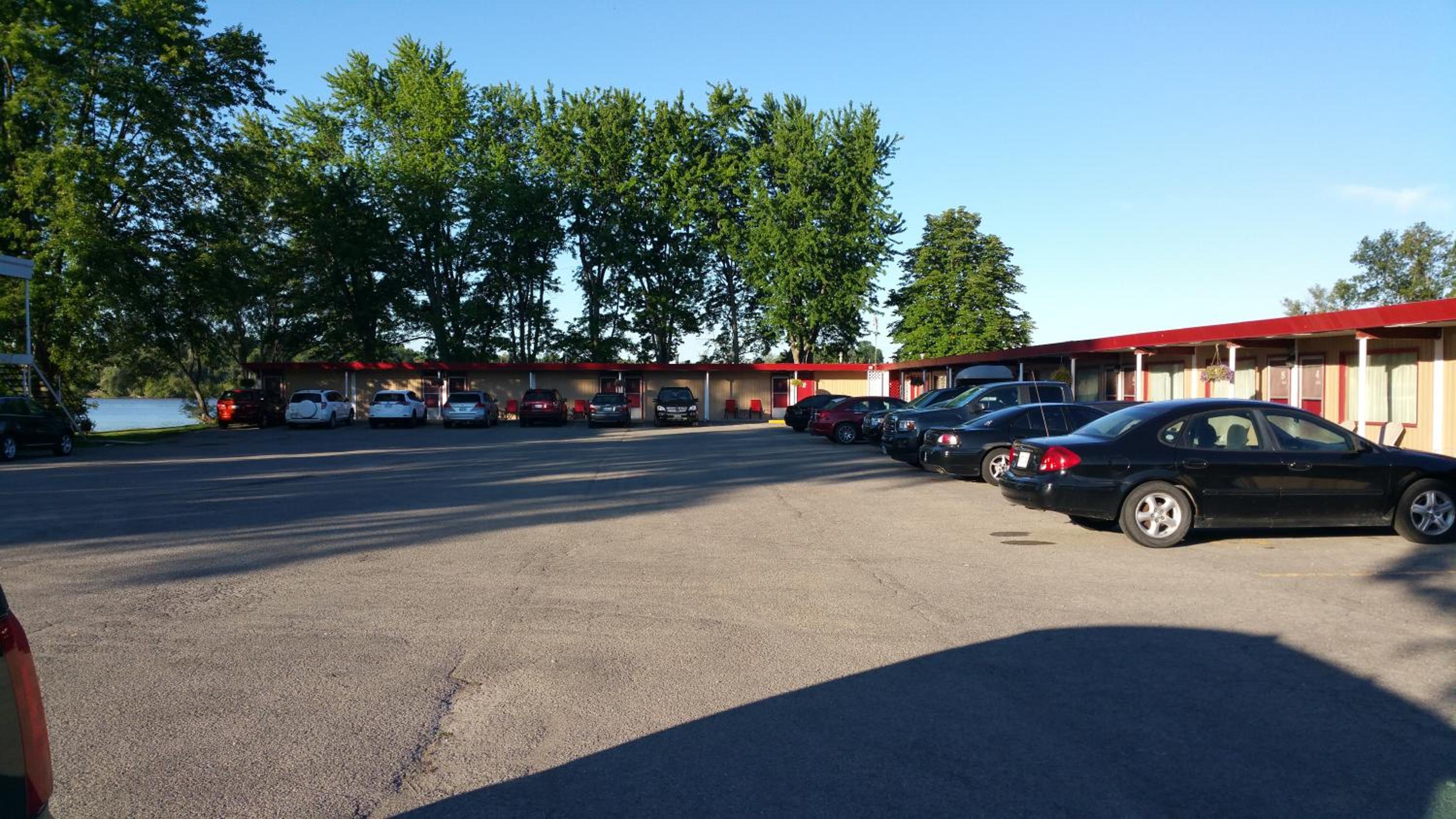 Riverview Motel