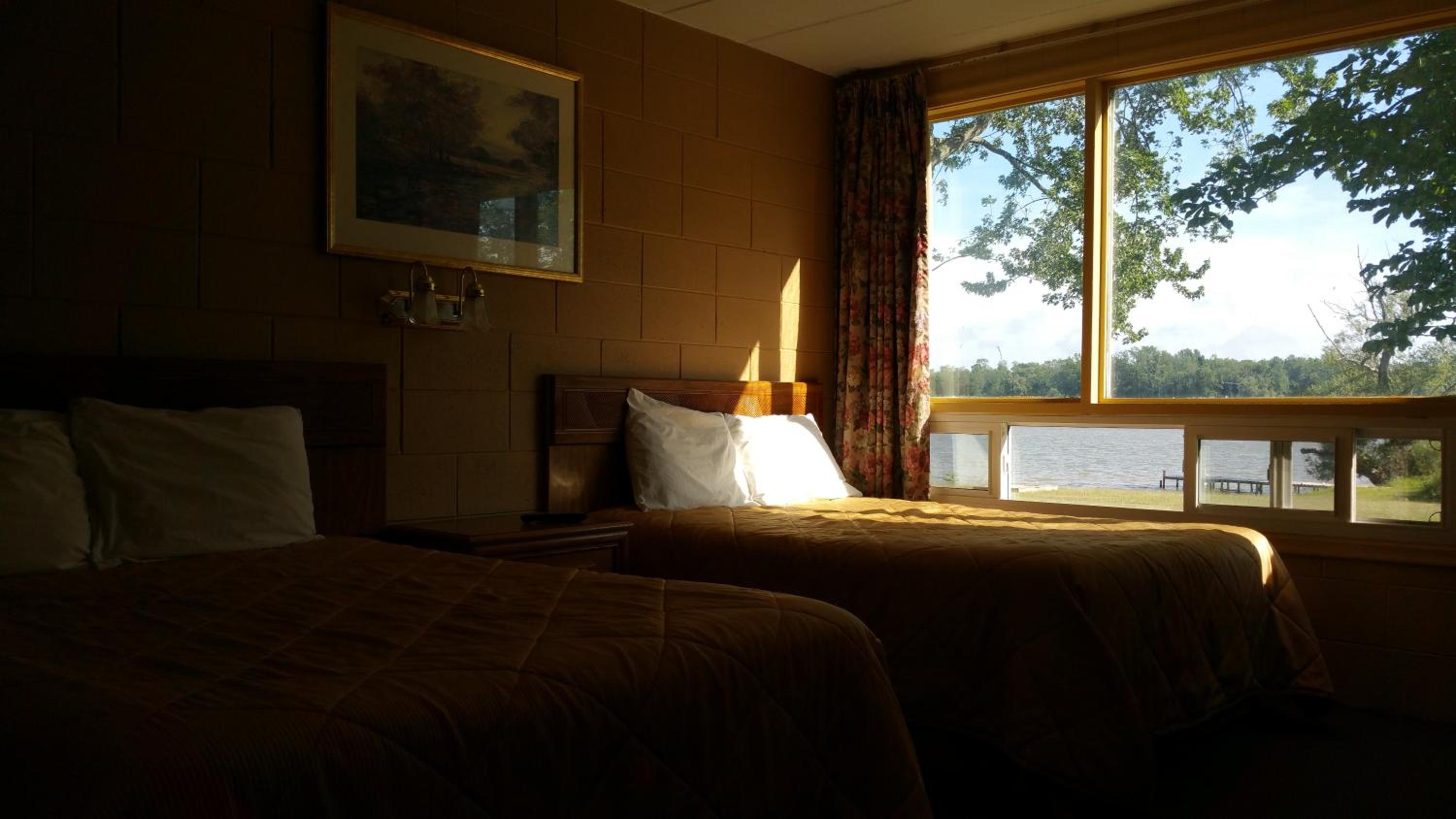 Riverview Motel
