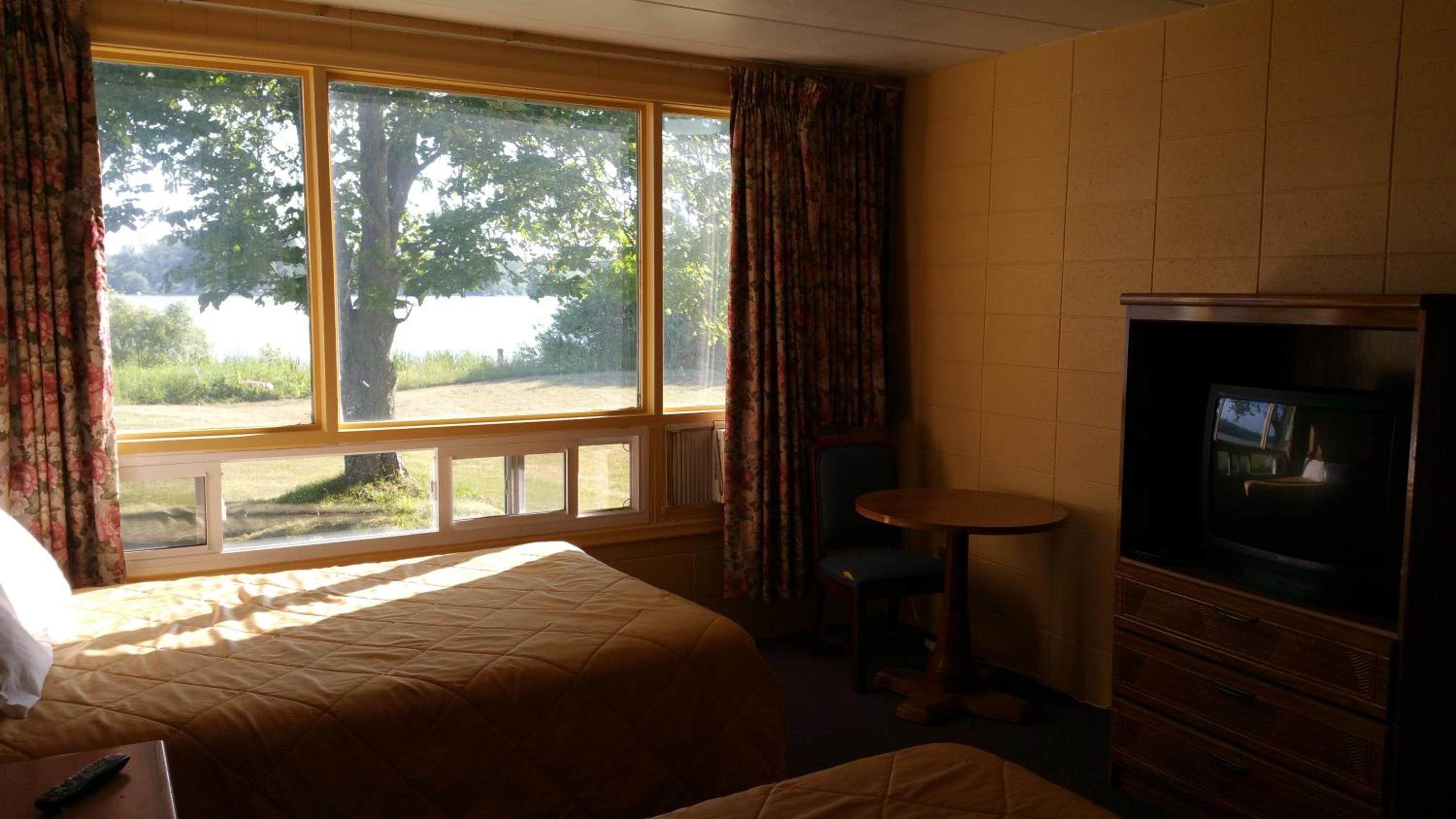 Riverview Motel