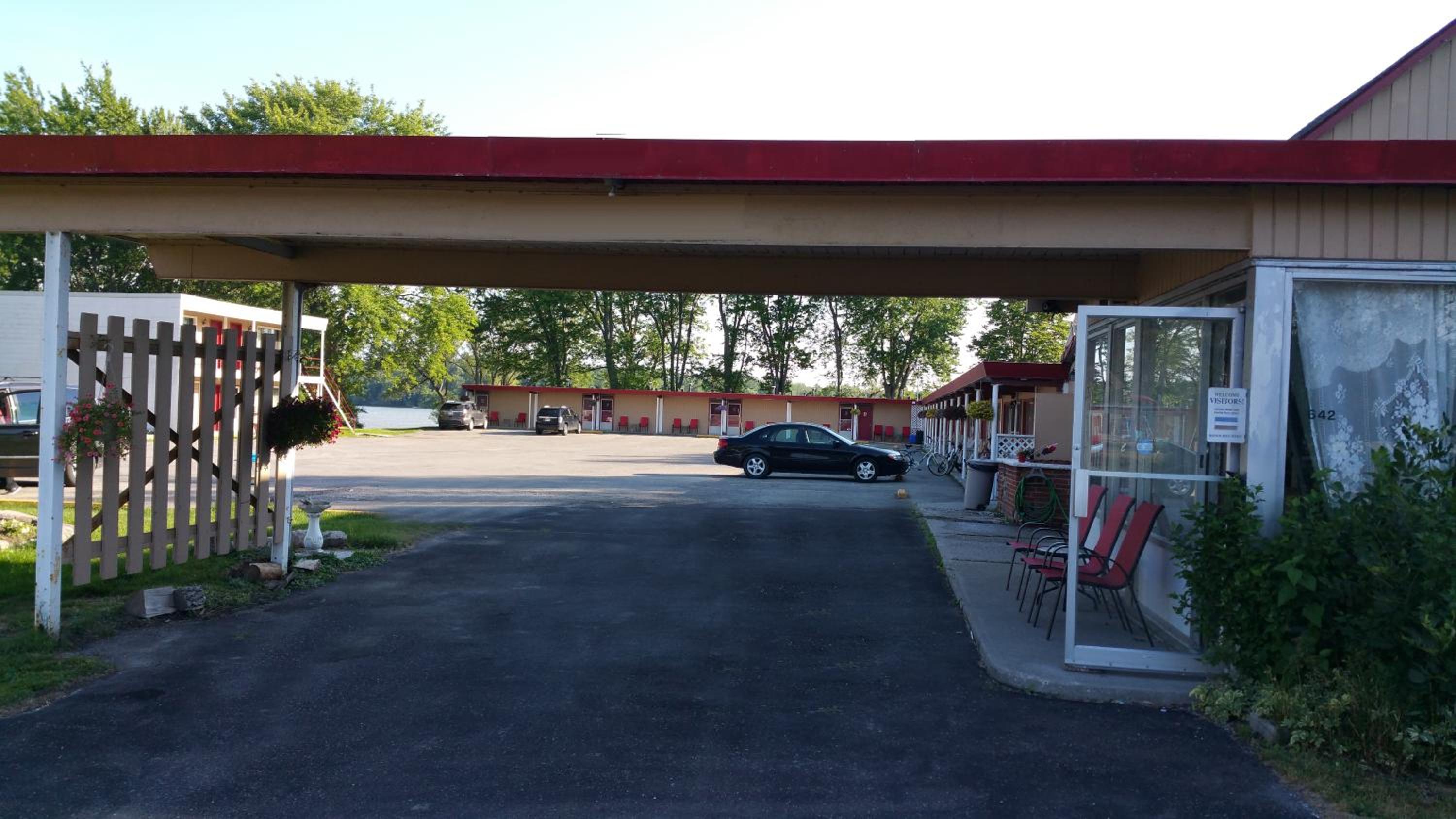 Riverview Motel