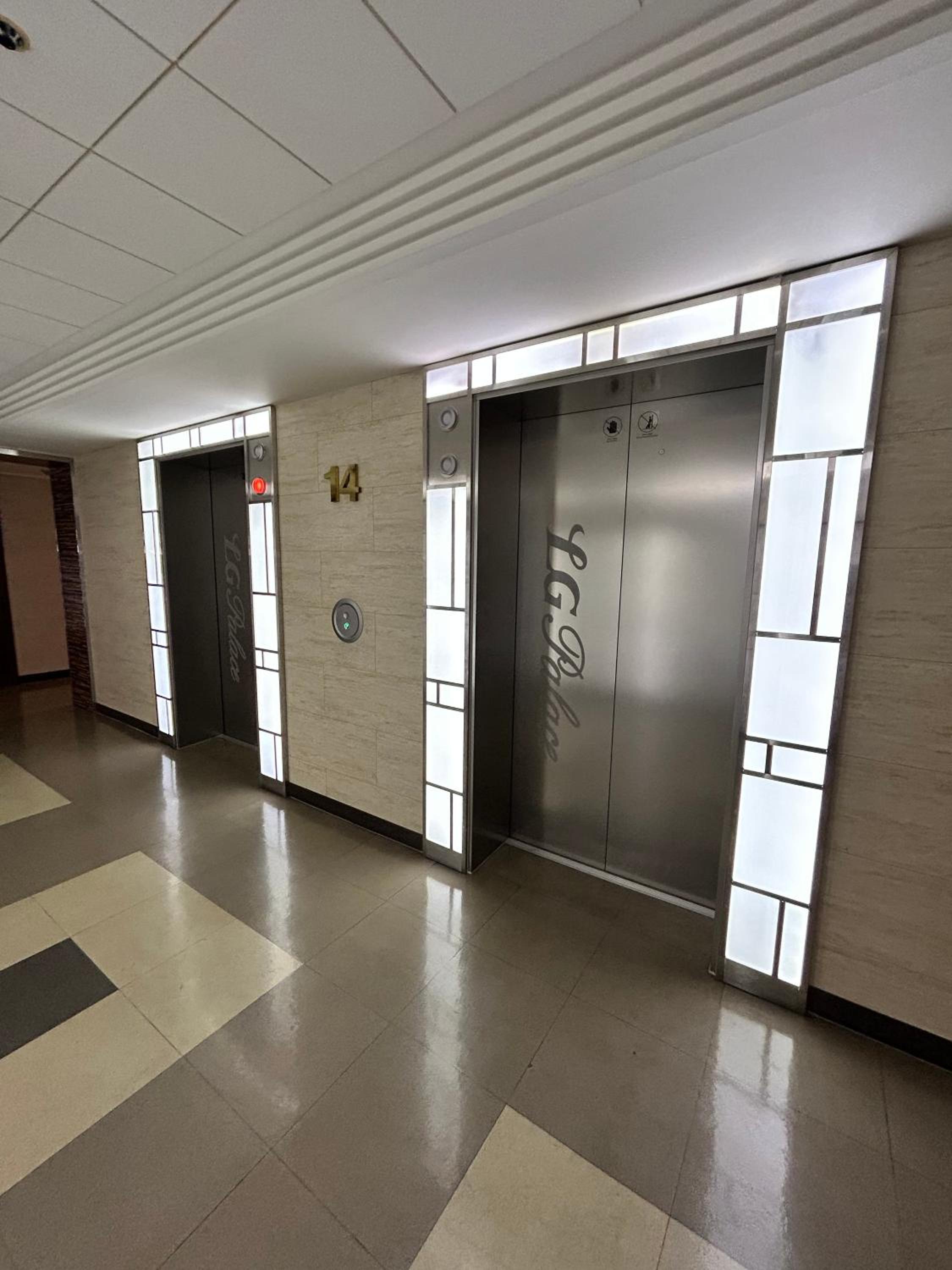 Direct Elevator to Hongik Univ Station, NEW by 13yr Superhost, Professionally Maintained