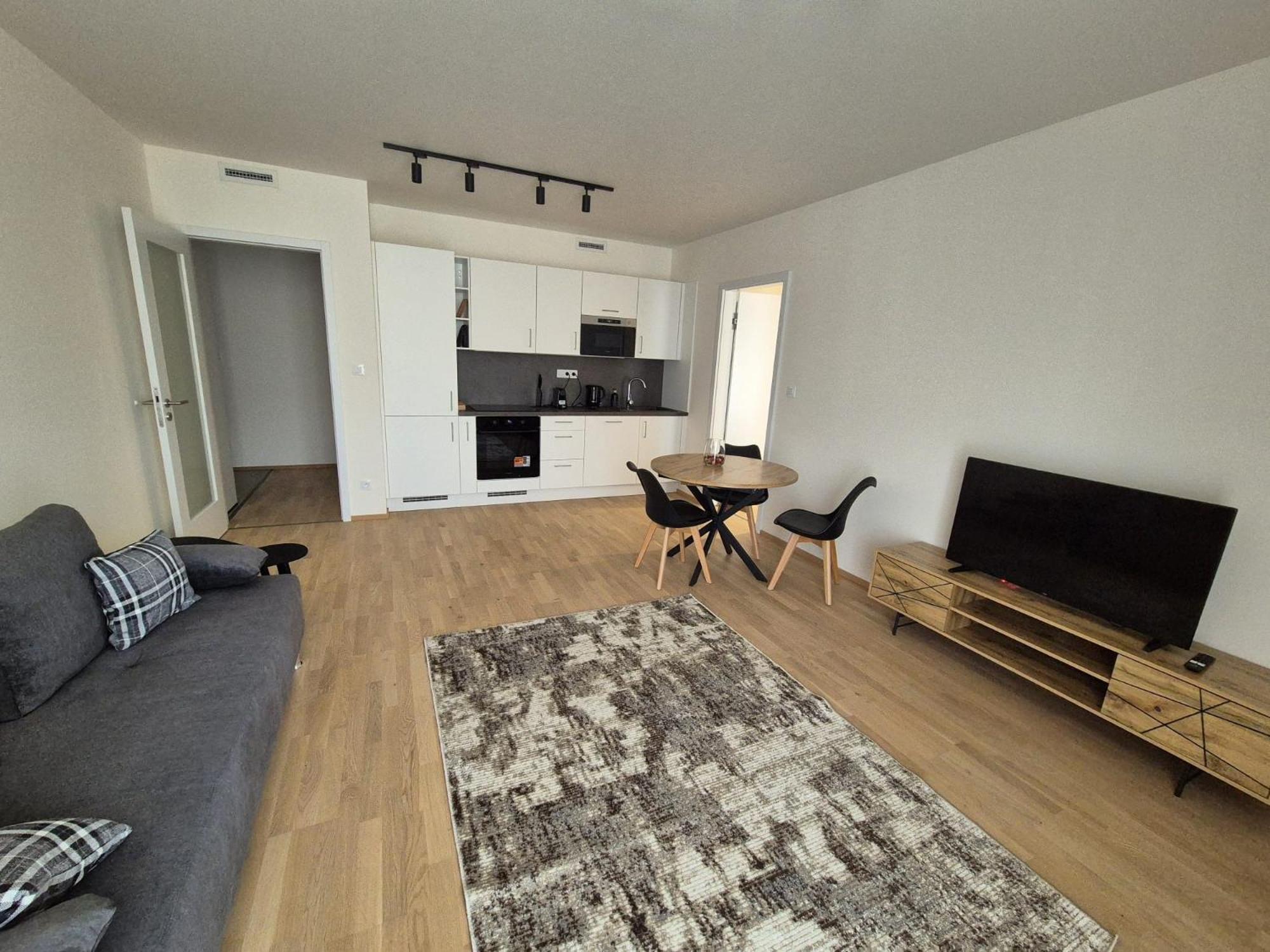 Smichov Luxury Apartments with Free Parking