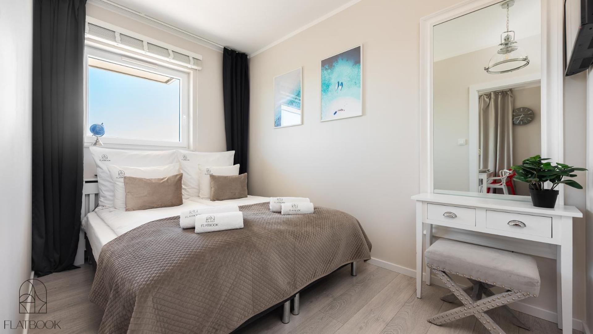 Flatbook Seaside Baltica Tower - Apartment with Sea View, Gym & Parking